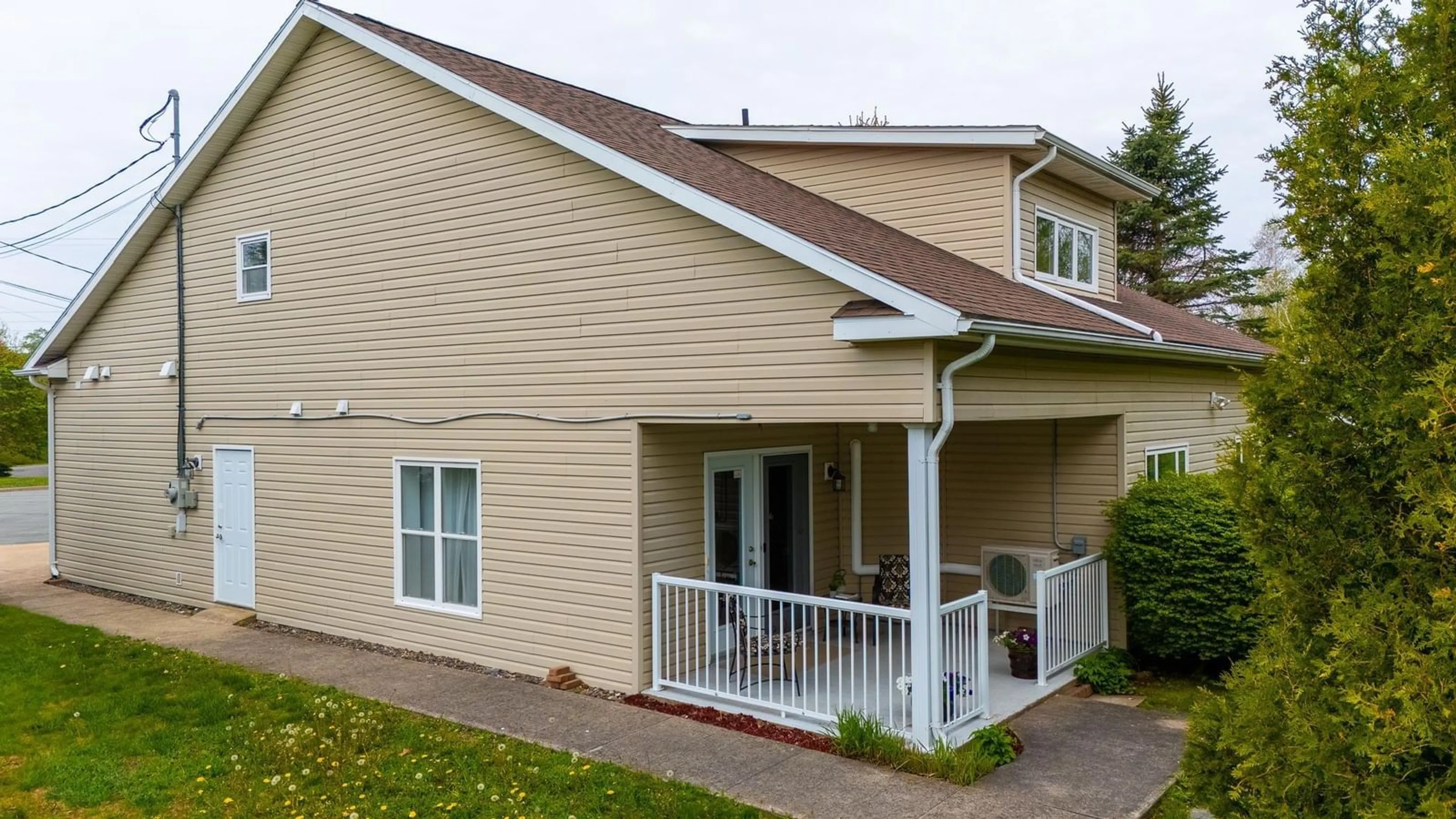 Home with vinyl exterior material, unknown for 72 Chambers Close, Wolfville Nova Scotia B4P 2S8