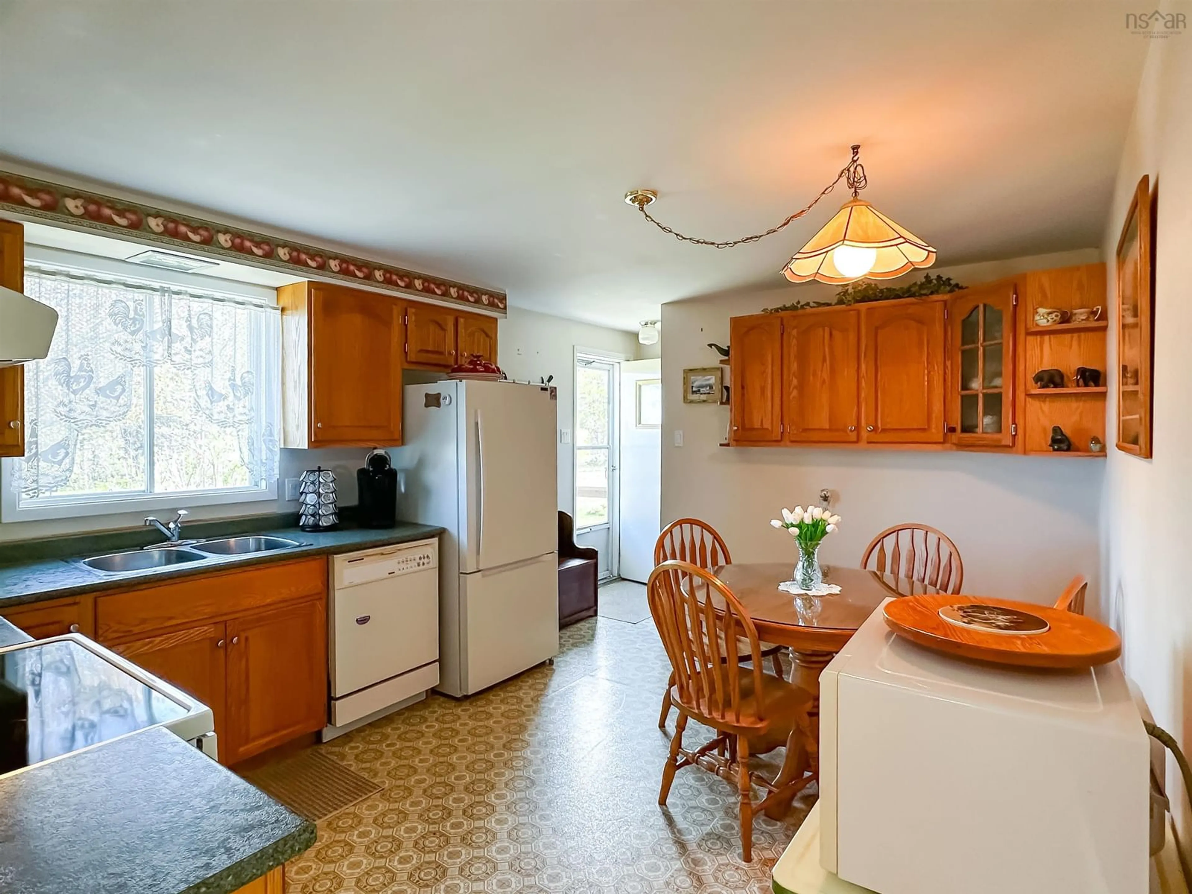 Standard kitchen, ceramic/tile floor for 1005 West Halls Harbour Rd, Halls Harbour Nova Scotia B0P 1J0