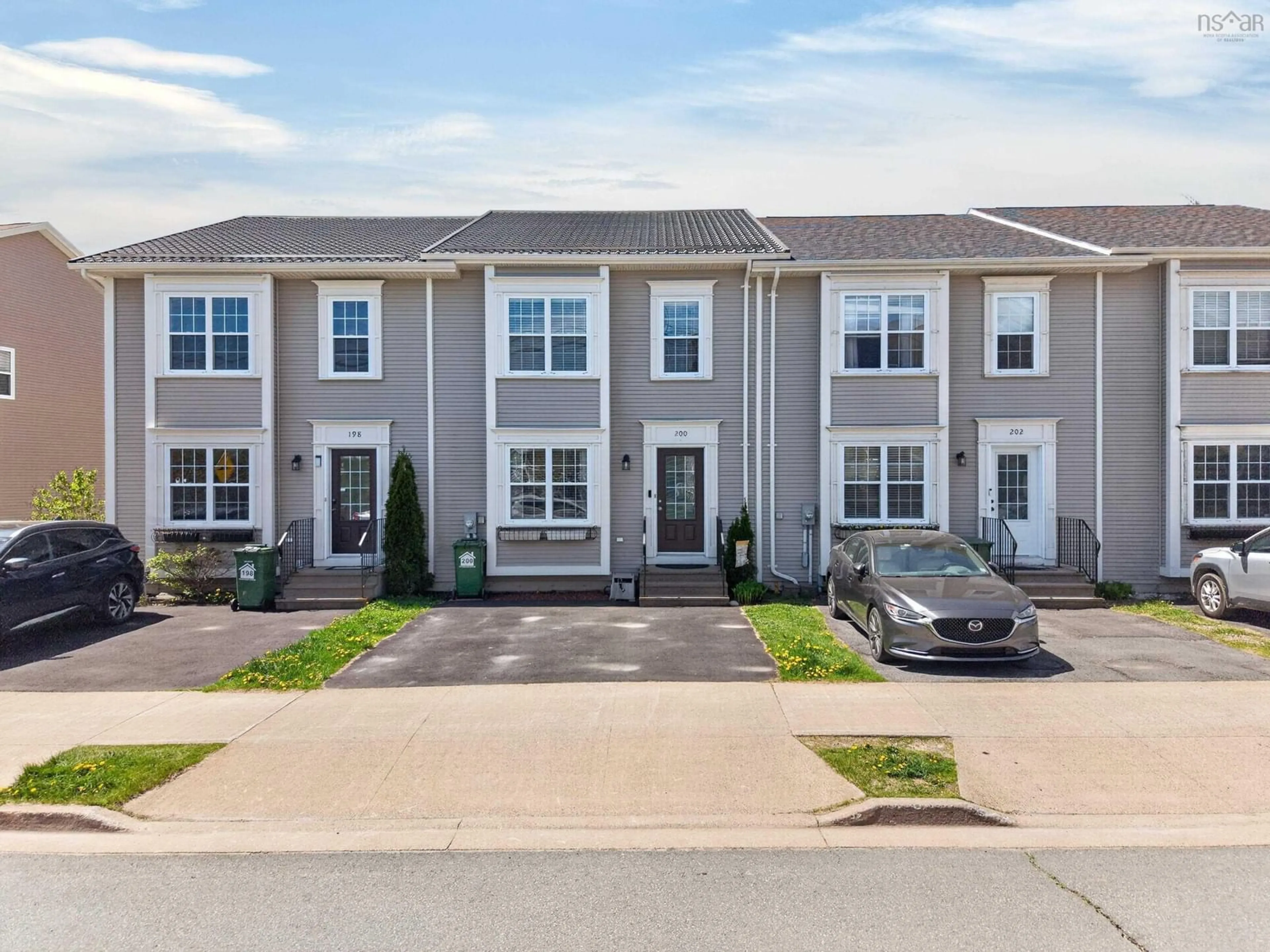 A pic from outside/outdoor area/front of a property/back of a property/a pic from drone, street for 200 Transom Dr, Halifax Nova Scotia B3M 4T7