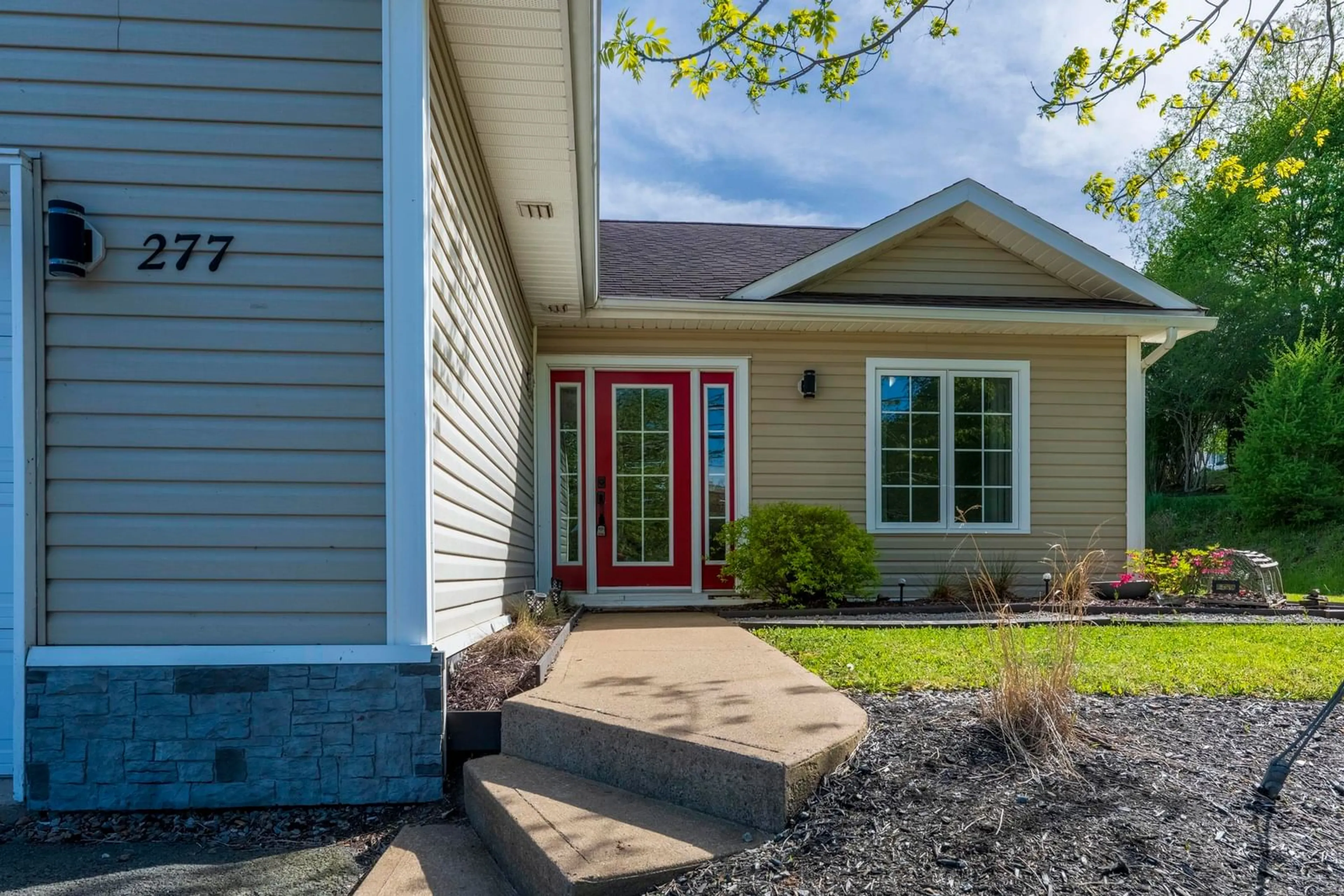 Home with vinyl exterior material, street for 277 Victoria Rd, Lunenburg Nova Scotia B0J 2C0