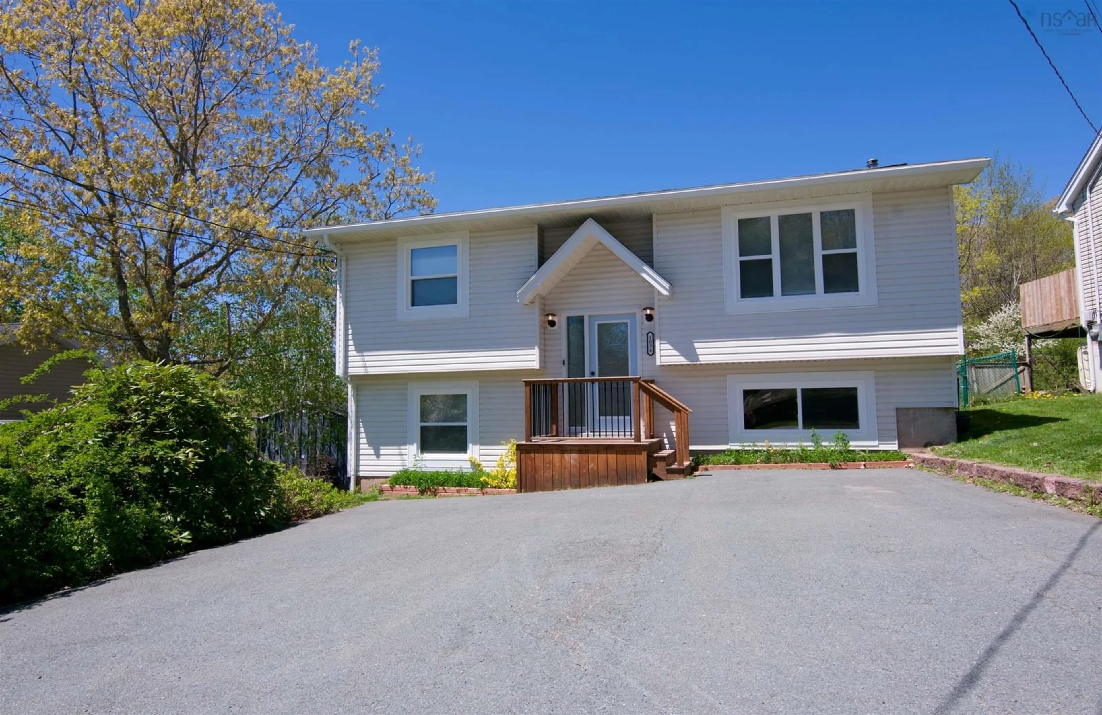 Home with vinyl exterior material, unknown for 1034 Riverside Dr, Lower Sackville Nova Scotia B4C 1B4