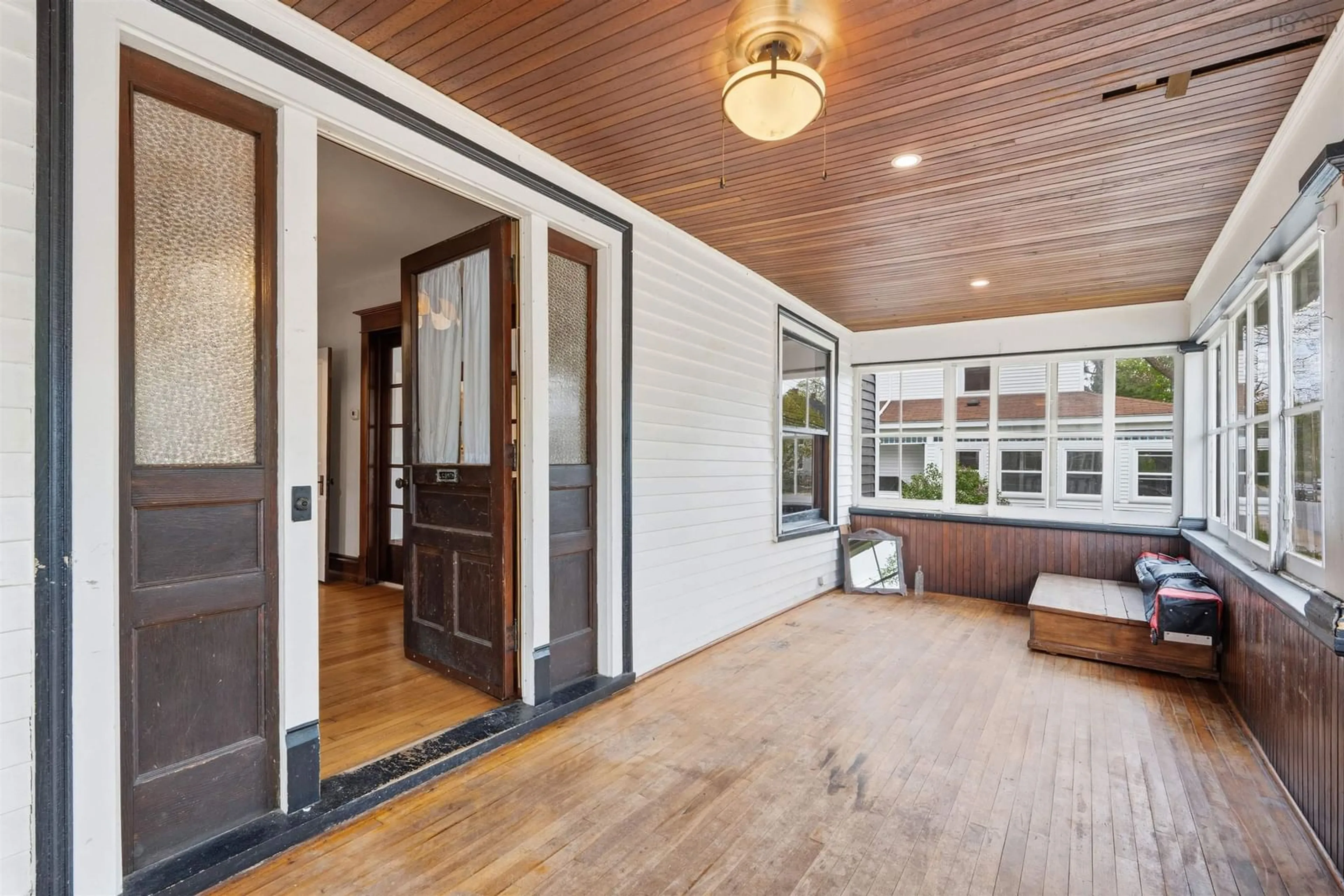 Indoor entryway for 250 Gray St, Windsor Nova Scotia B0N 2T0