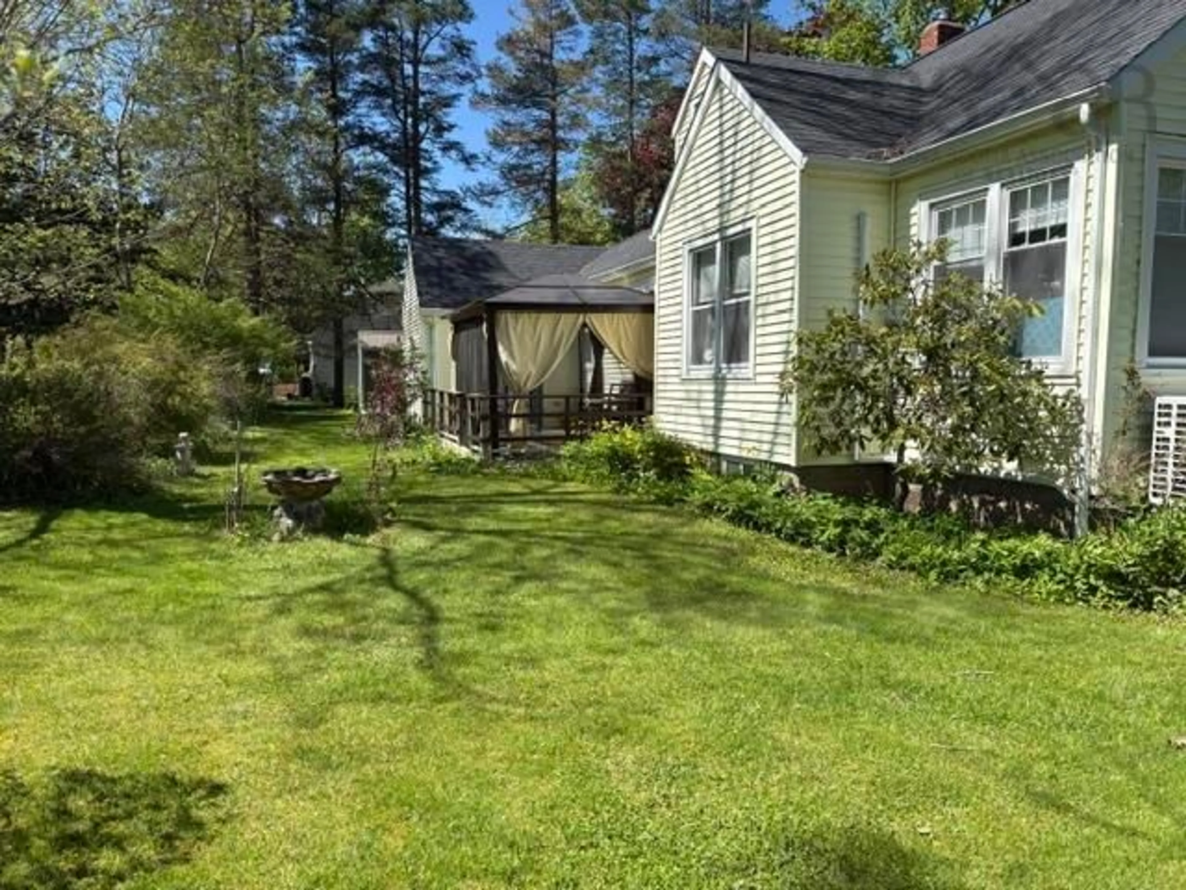 A pic from outside/outdoor area/front of a property/back of a property/a pic from drone, unknown for 26 Park St, Middleton Nova Scotia B0S 1P0
