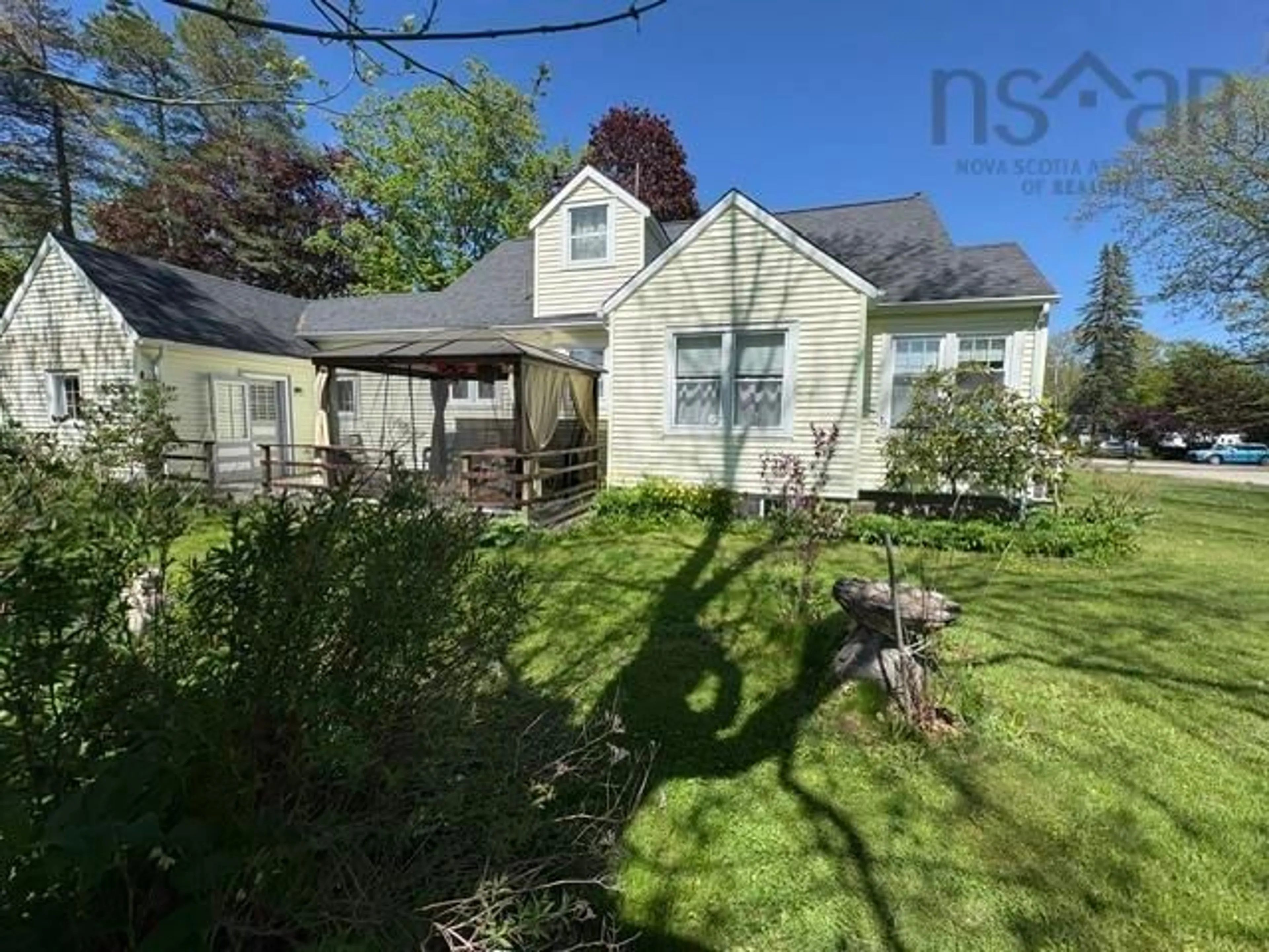 A pic from outside/outdoor area/front of a property/back of a property/a pic from drone, street for 26 Park St, Middleton Nova Scotia B0S 1P0
