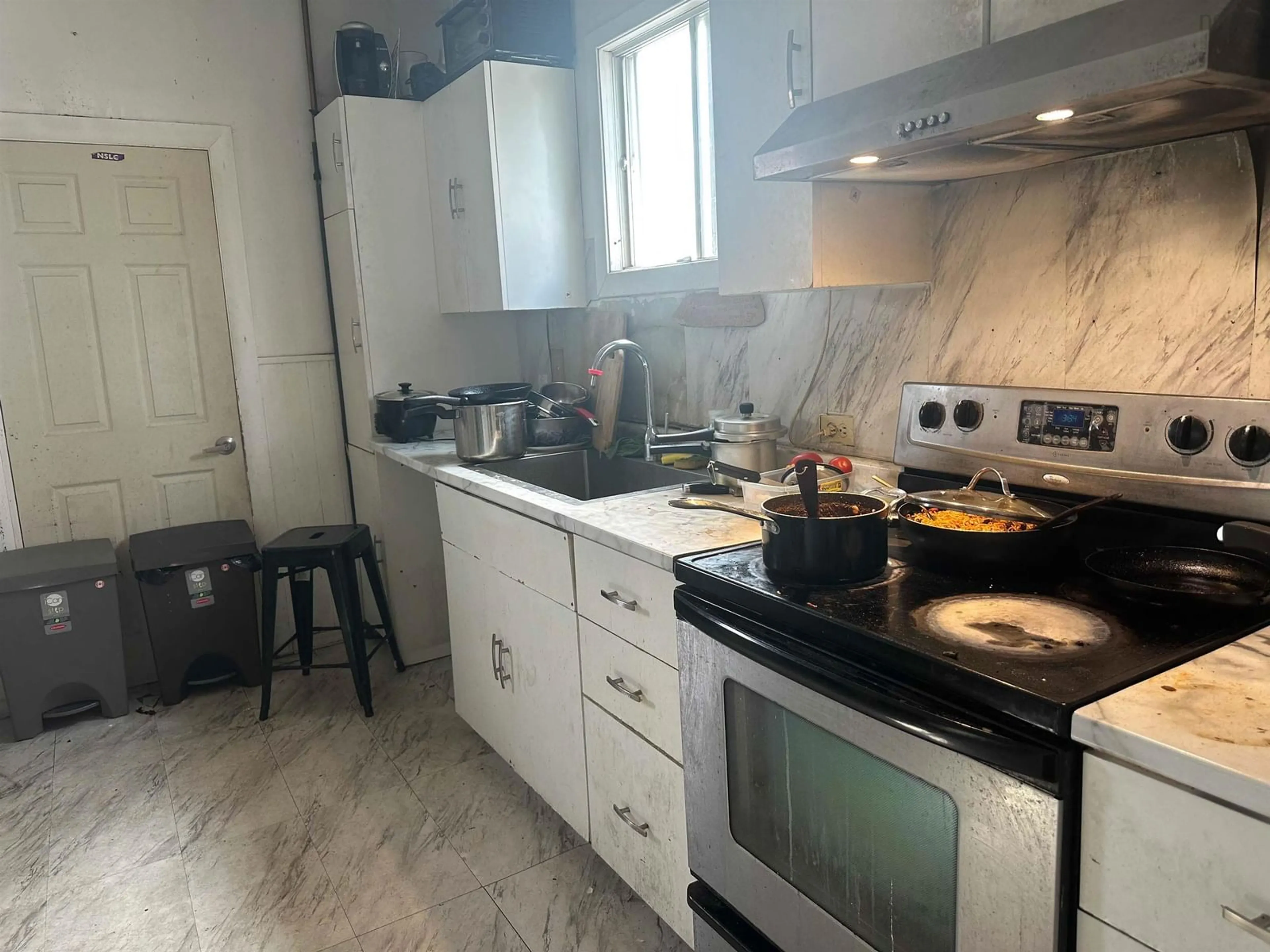 Standard kitchen, unknown for 80 Swan St, Sydney Nova Scotia B1N 2L8