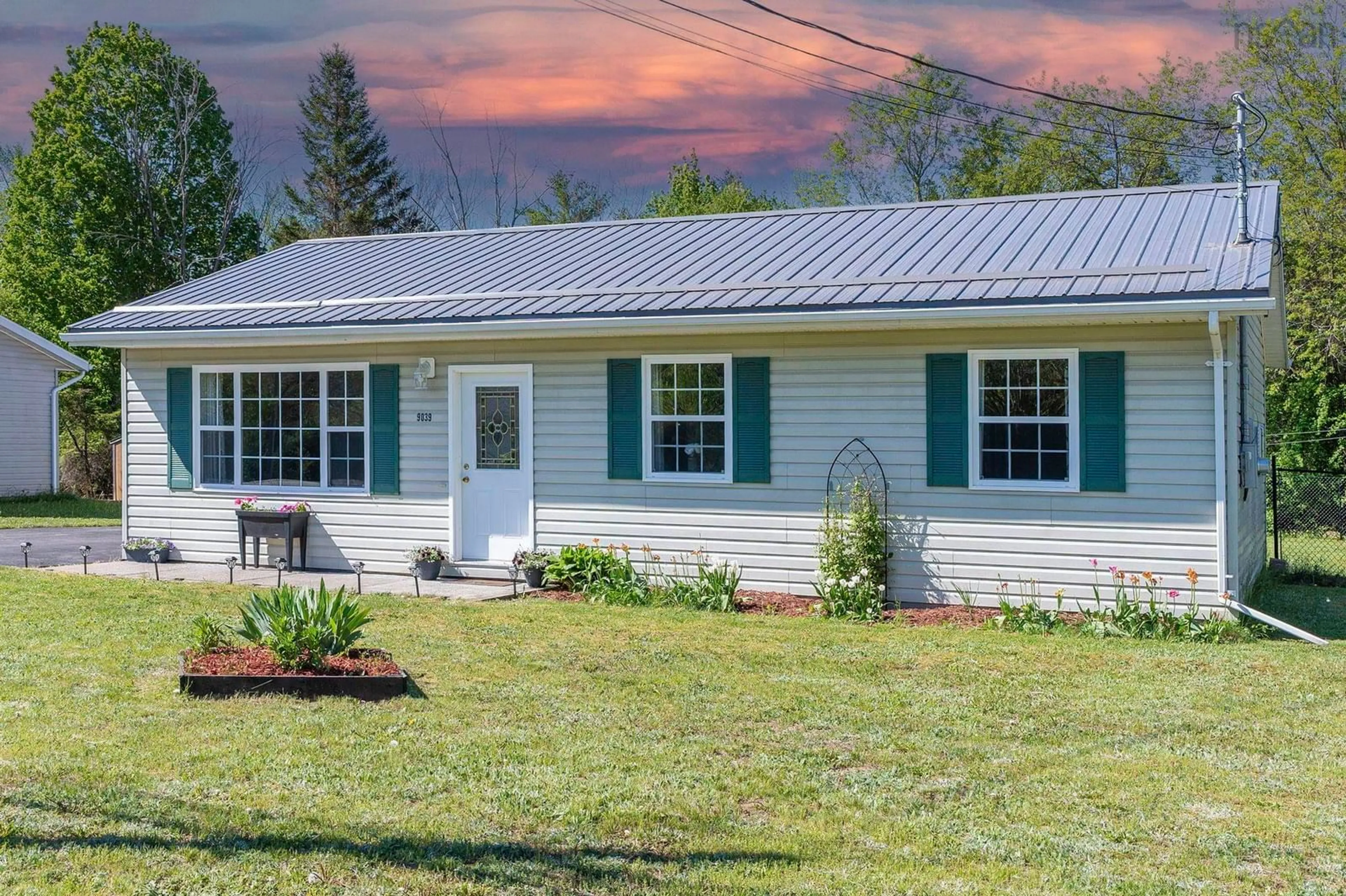 Home with vinyl exterior material, street for 9039 10 Hwy, Nictaux Nova Scotia B0S 1P0