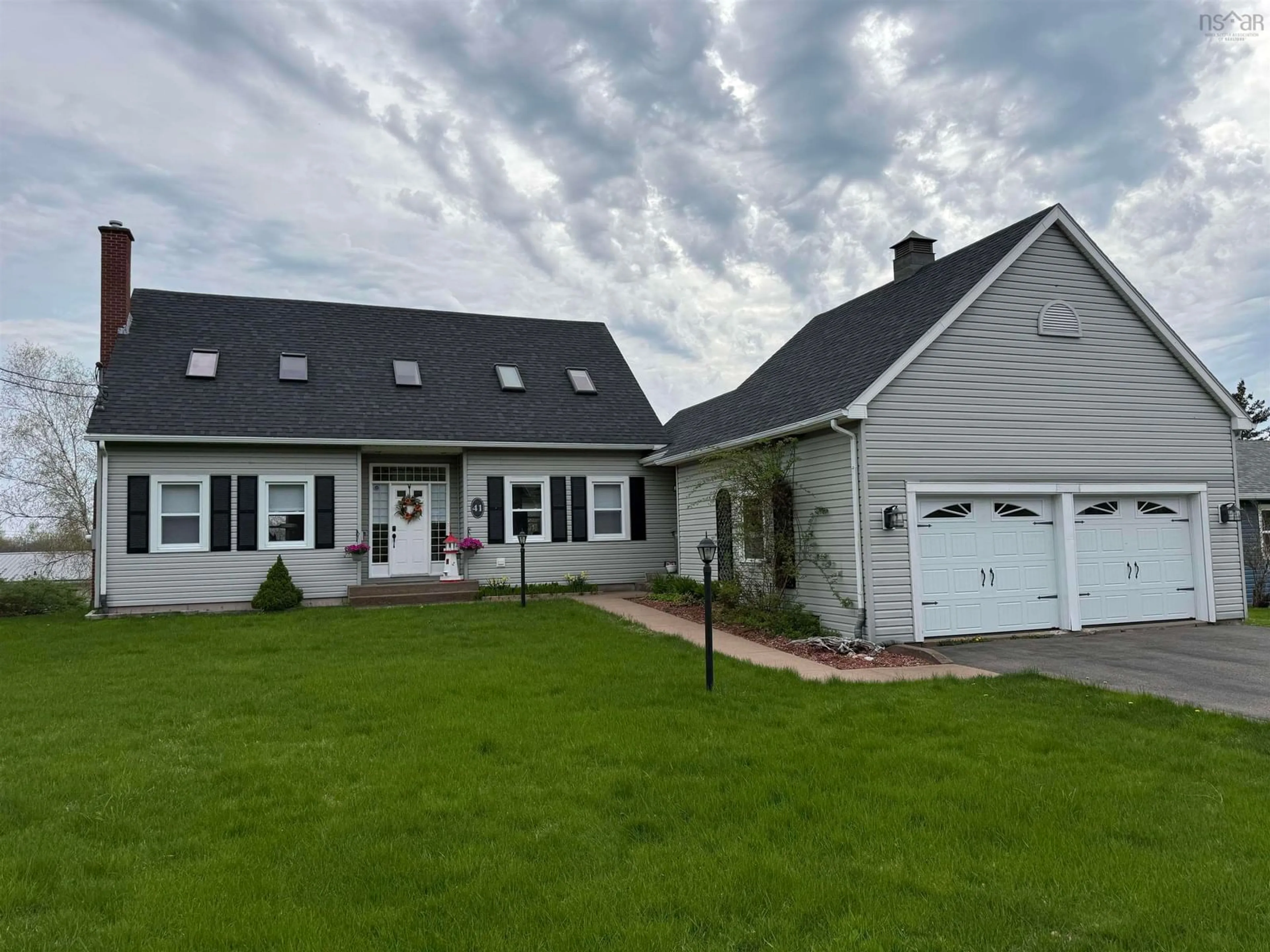 Home with vinyl exterior material, street for 41 Birchview Cres, New Glasgow Nova Scotia B2H 5T6