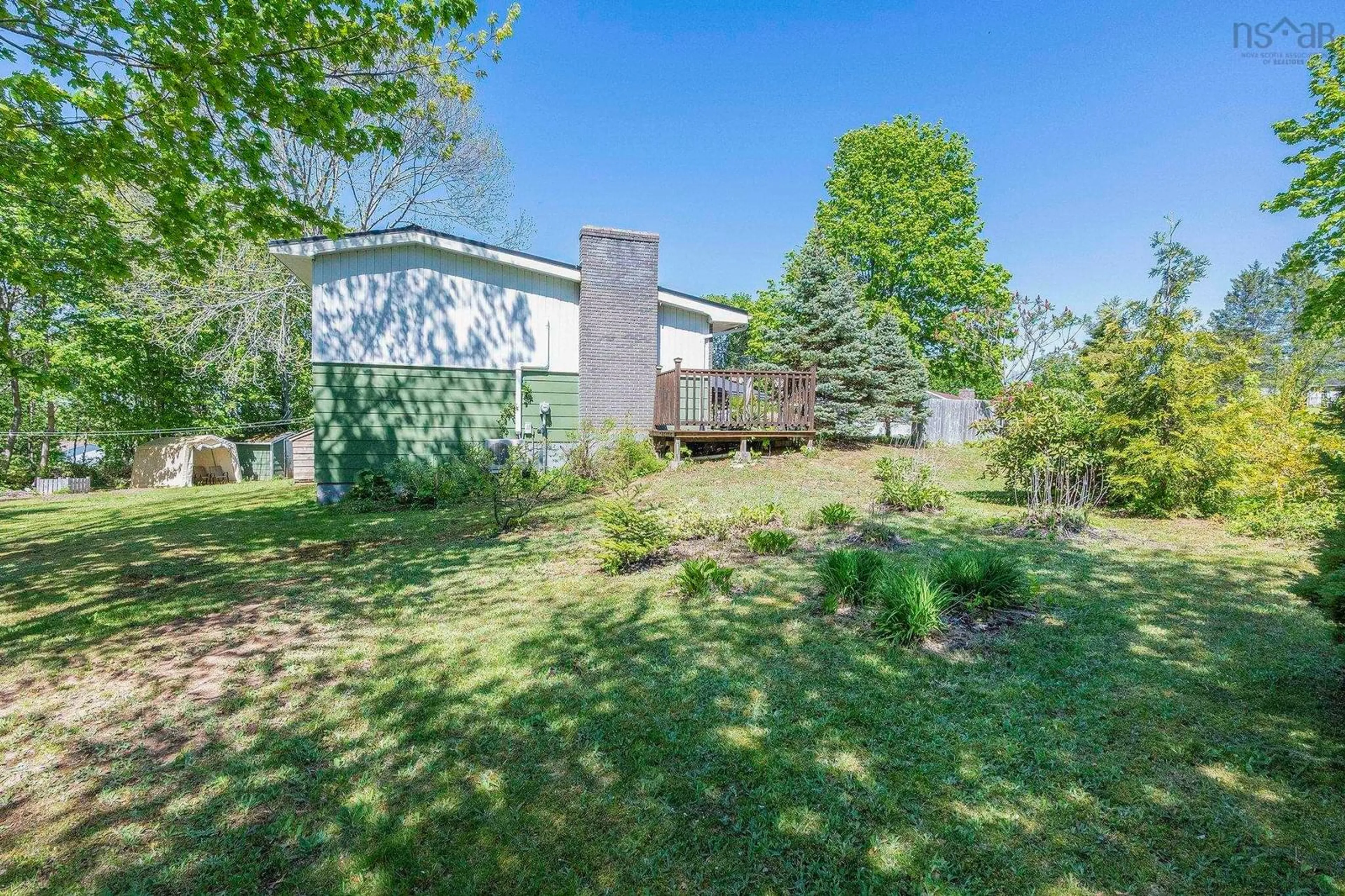 A pic from outside/outdoor area/front of a property/back of a property/a pic from drone, unknown for 15 Maxwell Pl, Kentville Nova Scotia B4N 1A4
