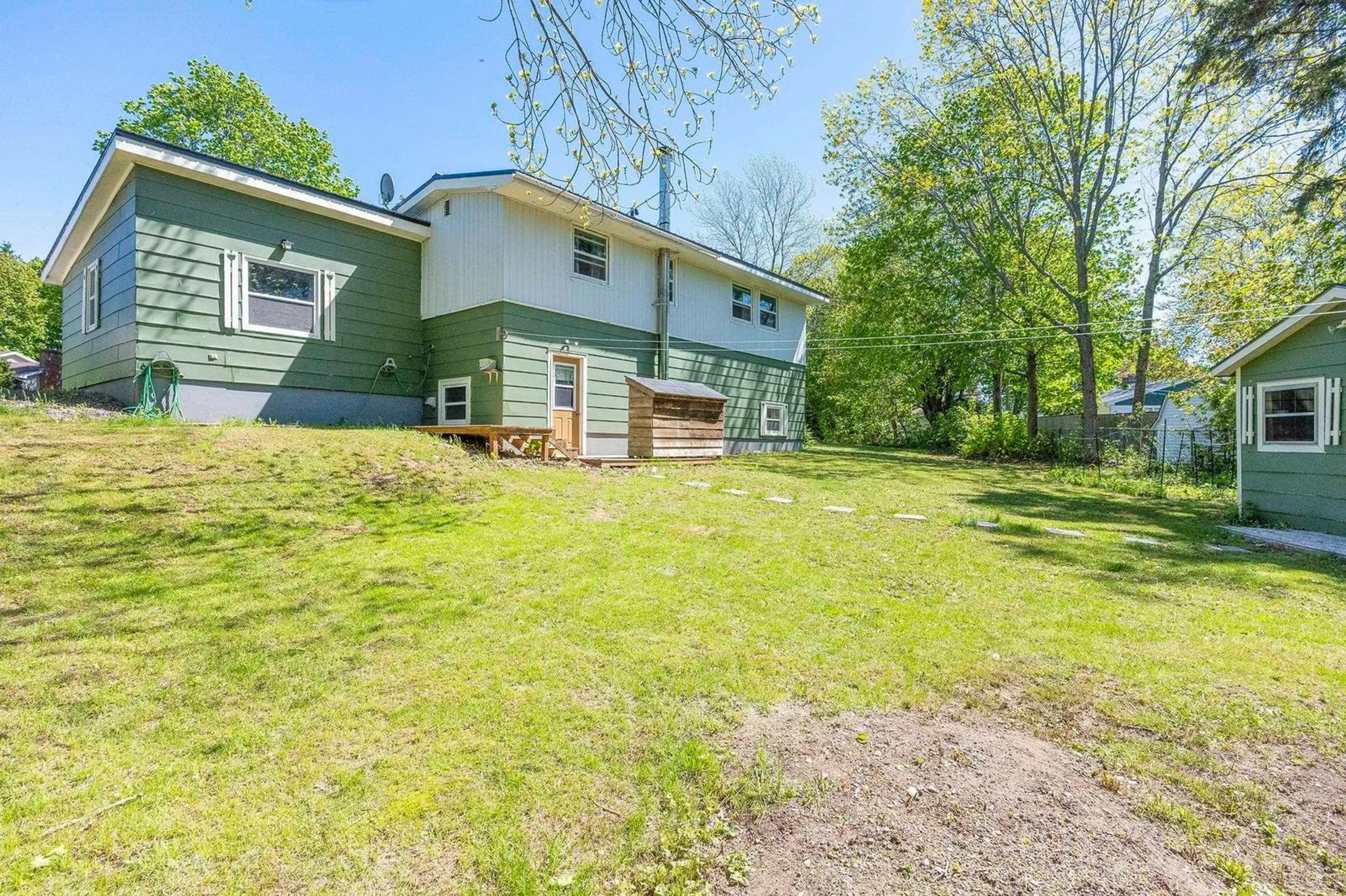A pic from outside/outdoor area/front of a property/back of a property/a pic from drone, unknown for 15 Maxwell Pl, Kentville Nova Scotia B4N 1A4