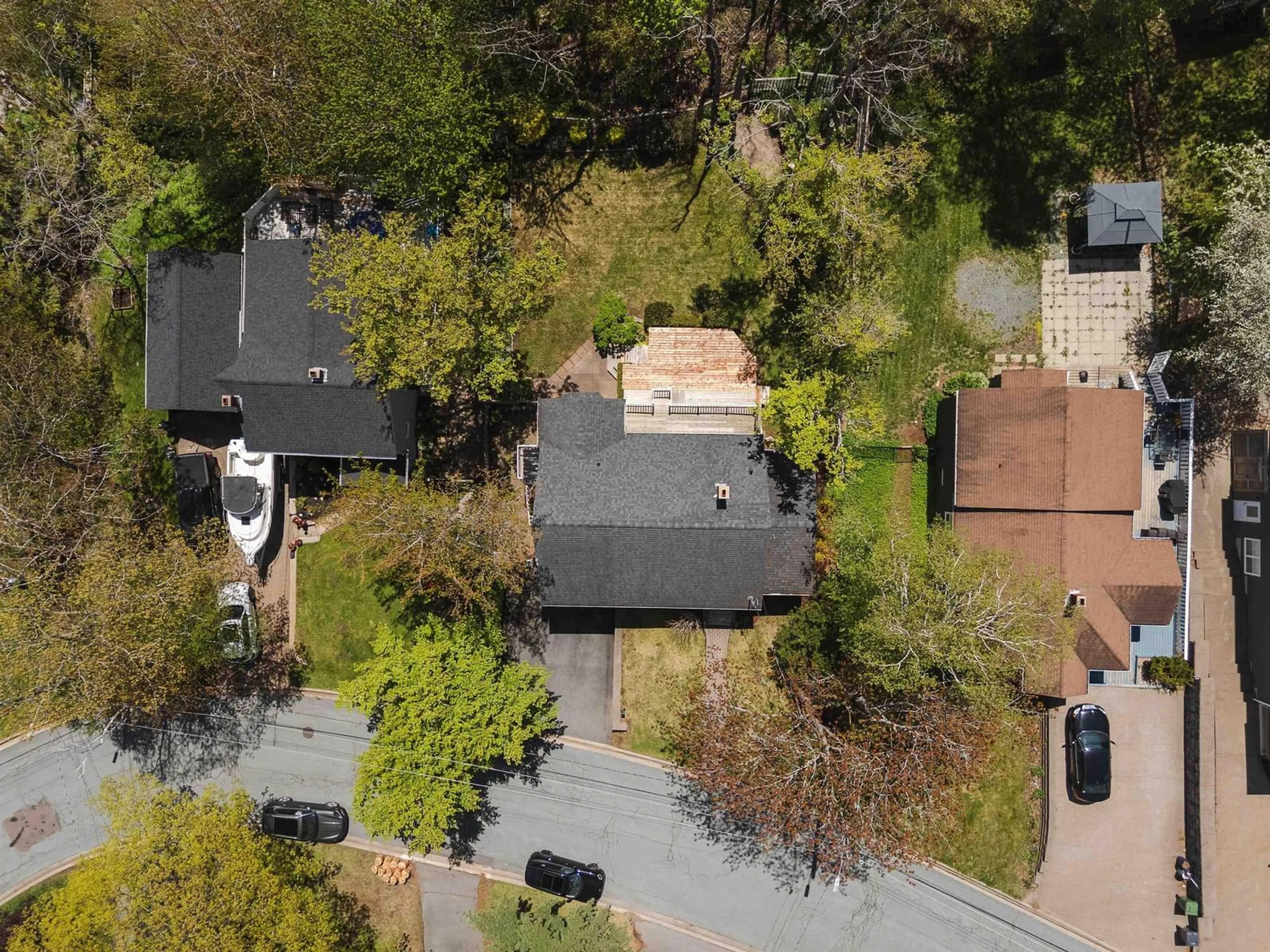 A pic from outside/outdoor area/front of a property/back of a property/a pic from drone, street for 46 Tremont Dr, Halifax Nova Scotia B3M 1X9