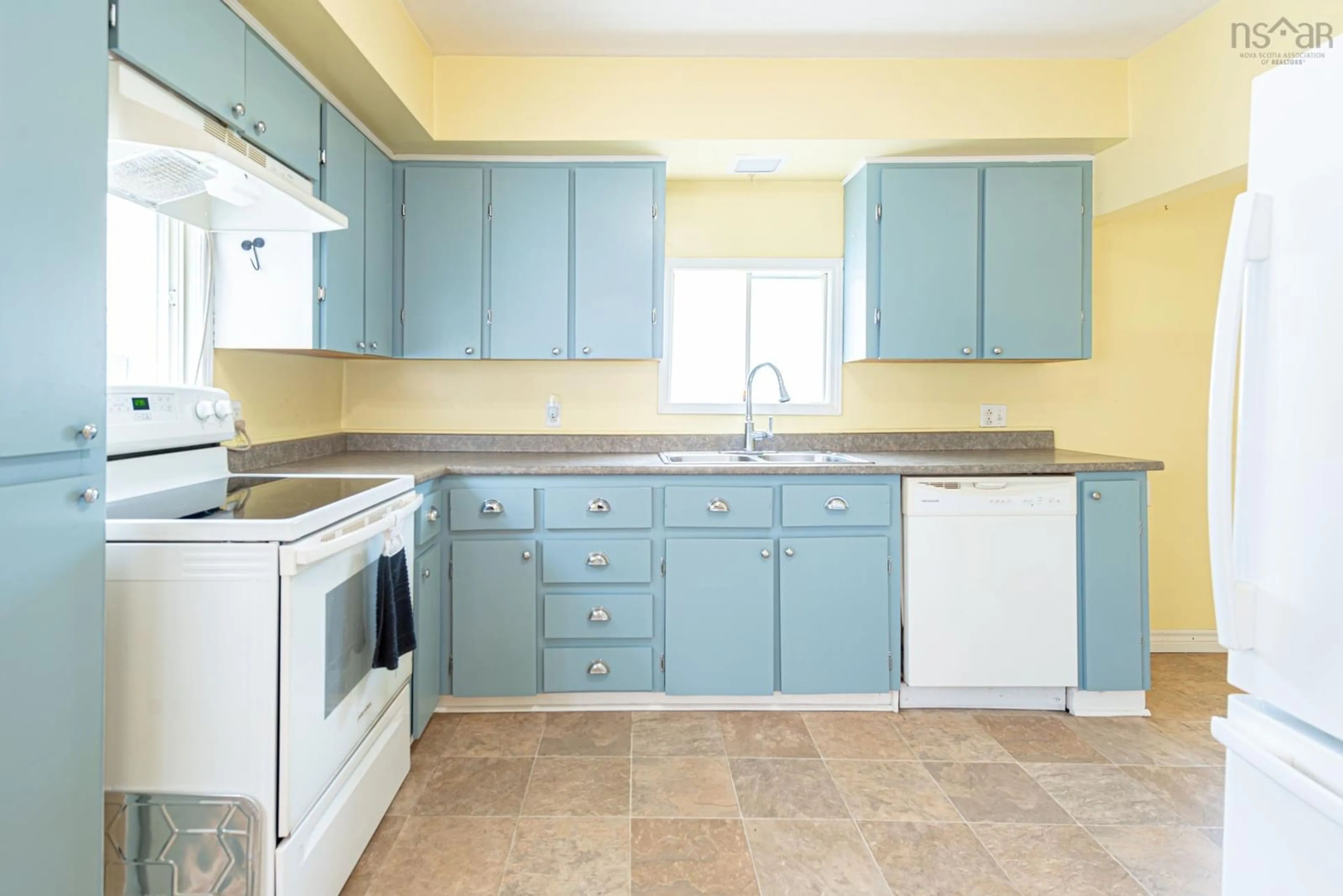 Standard kitchen, ceramic/tile floor for 622 Lorne St, New Glasgow Nova Scotia B2H 4L3