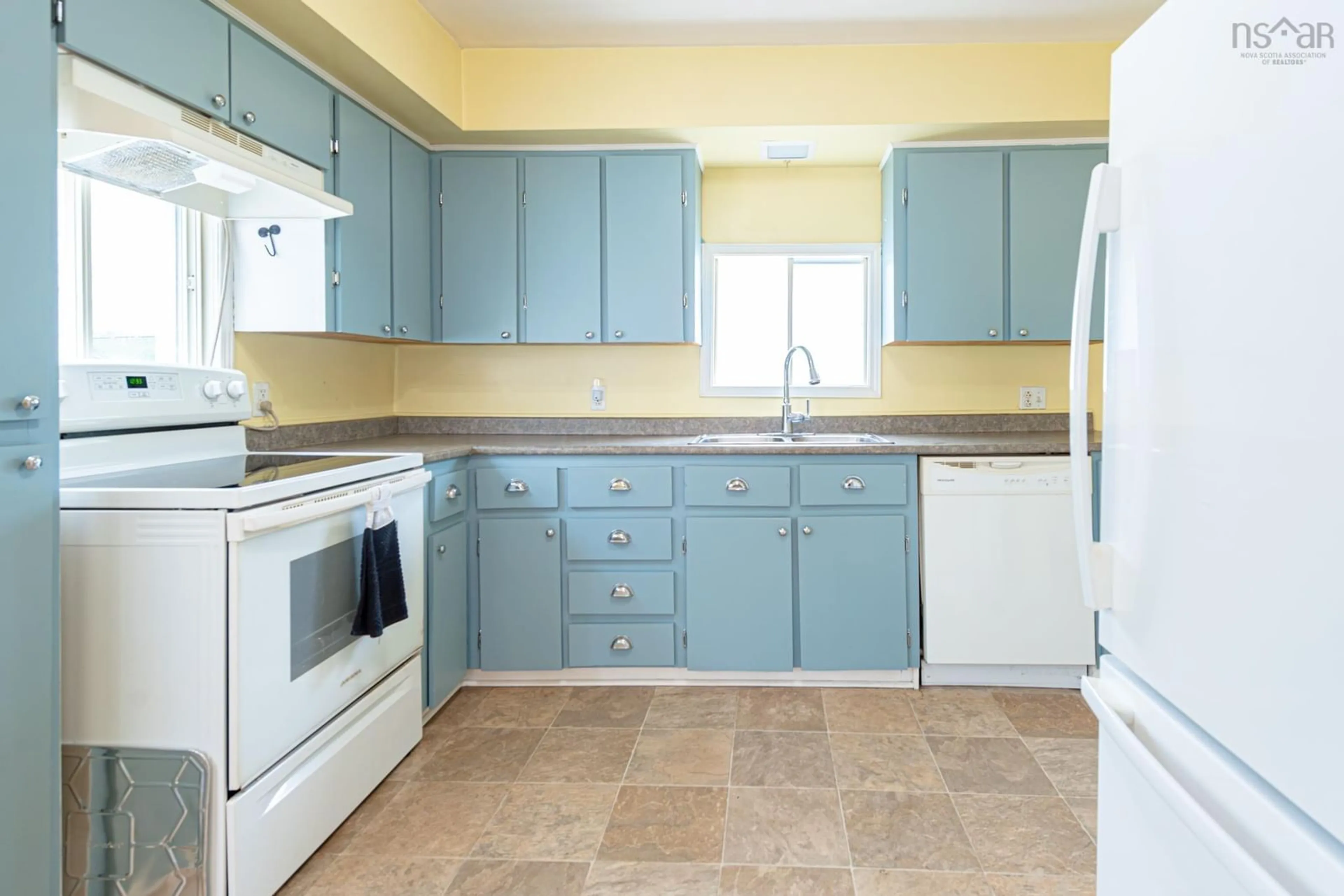 Standard kitchen, ceramic/tile floor for 622 Lorne St, New Glasgow Nova Scotia B2H 4L3