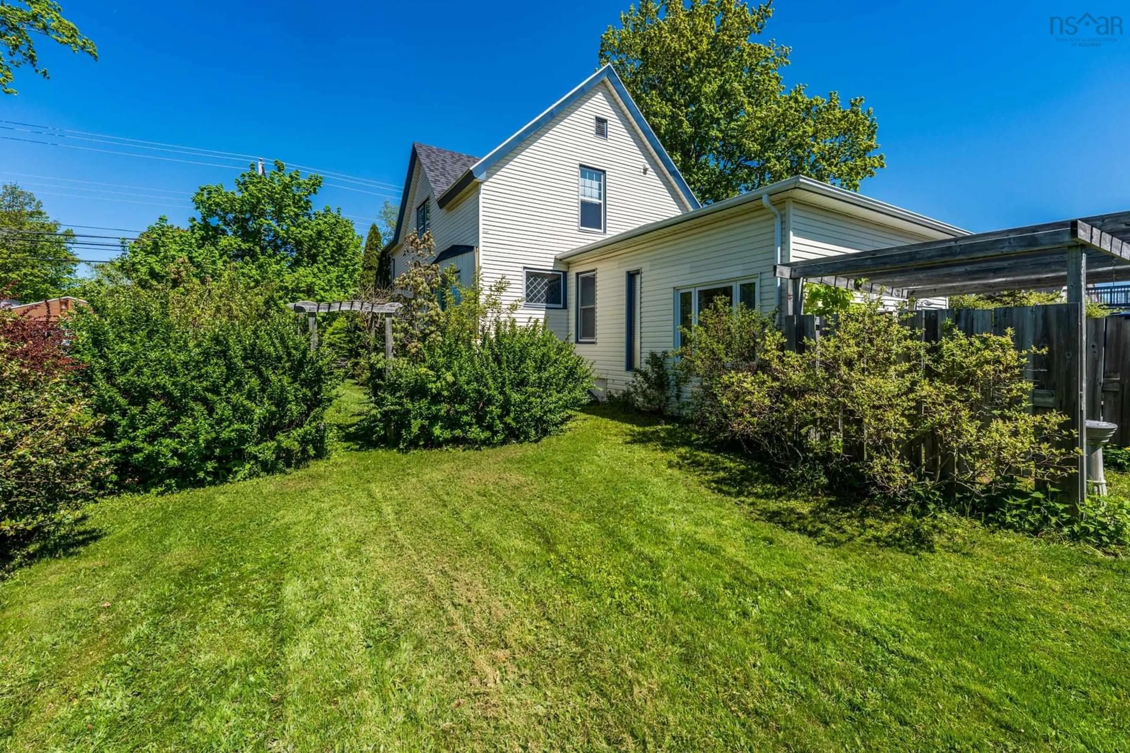 A pic from outside/outdoor area/front of a property/back of a property/a pic from drone, street for 374 Main St, Middleton Nova Scotia B0S 1P0