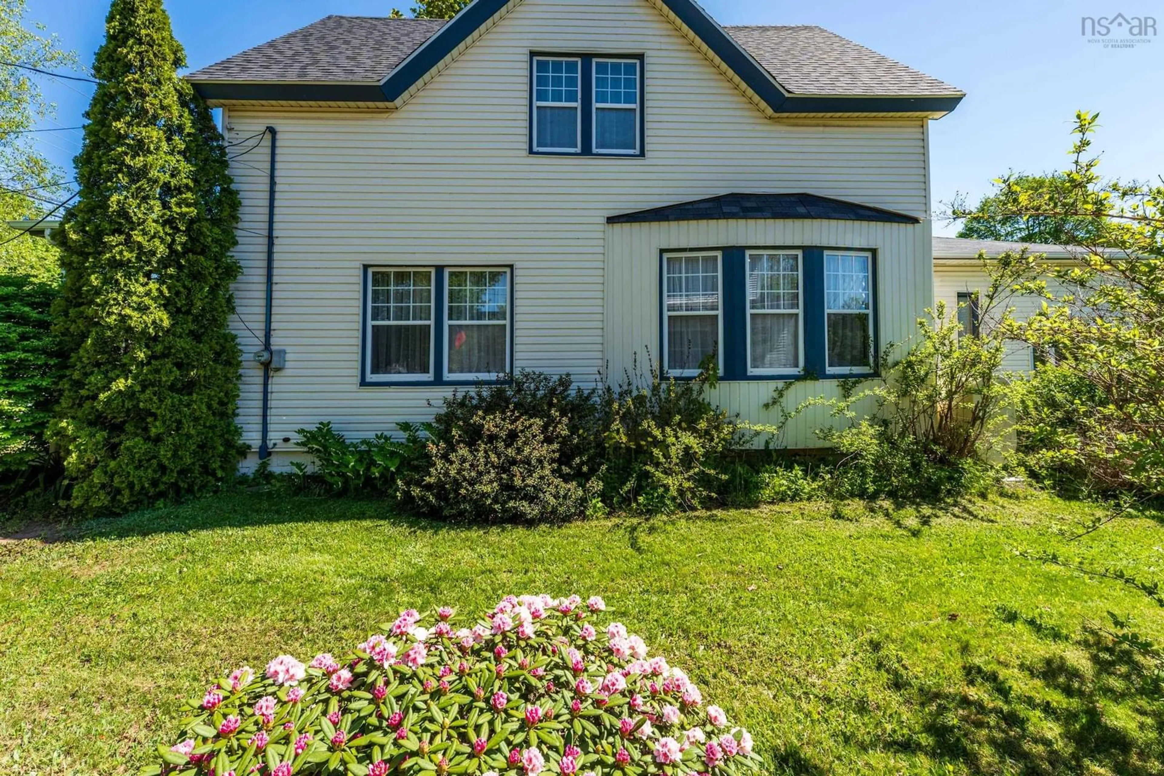 Home with vinyl exterior material, street for 374 Main St, Middleton Nova Scotia B0S 1P0