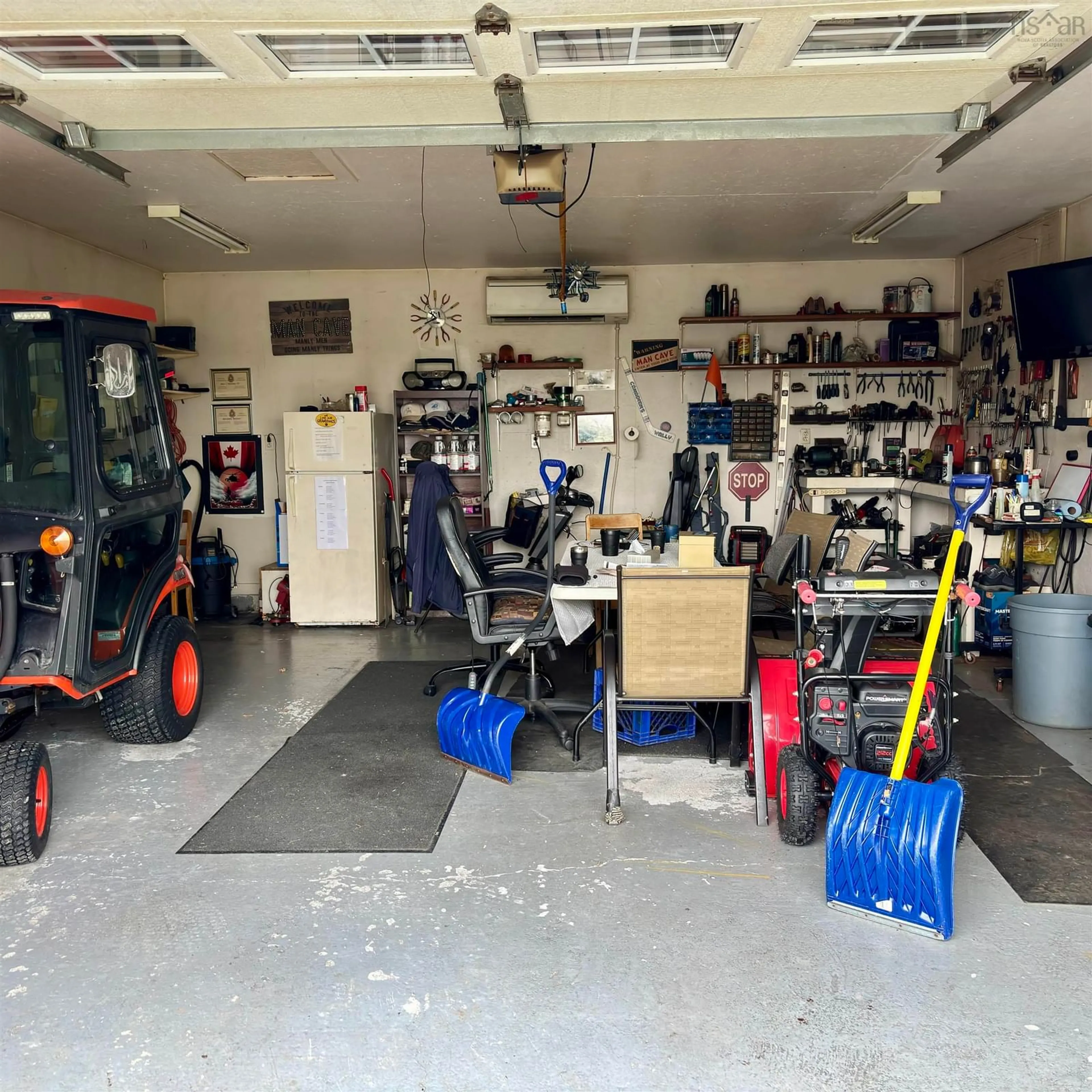 Indoor garage for 654 Mahon St, New Waterford Nova Scotia B1H 3K3