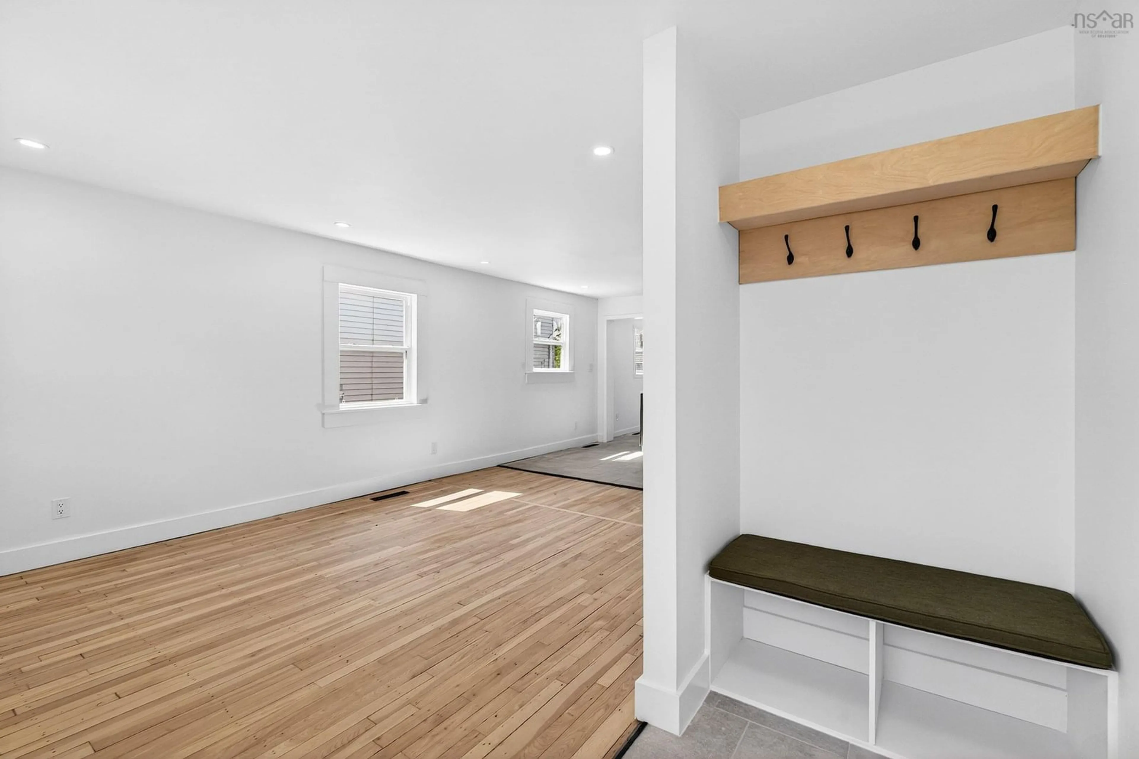 Indoor entryway for 3188 Connaught Ave, Halifax Nova Scotia B3L 3B1