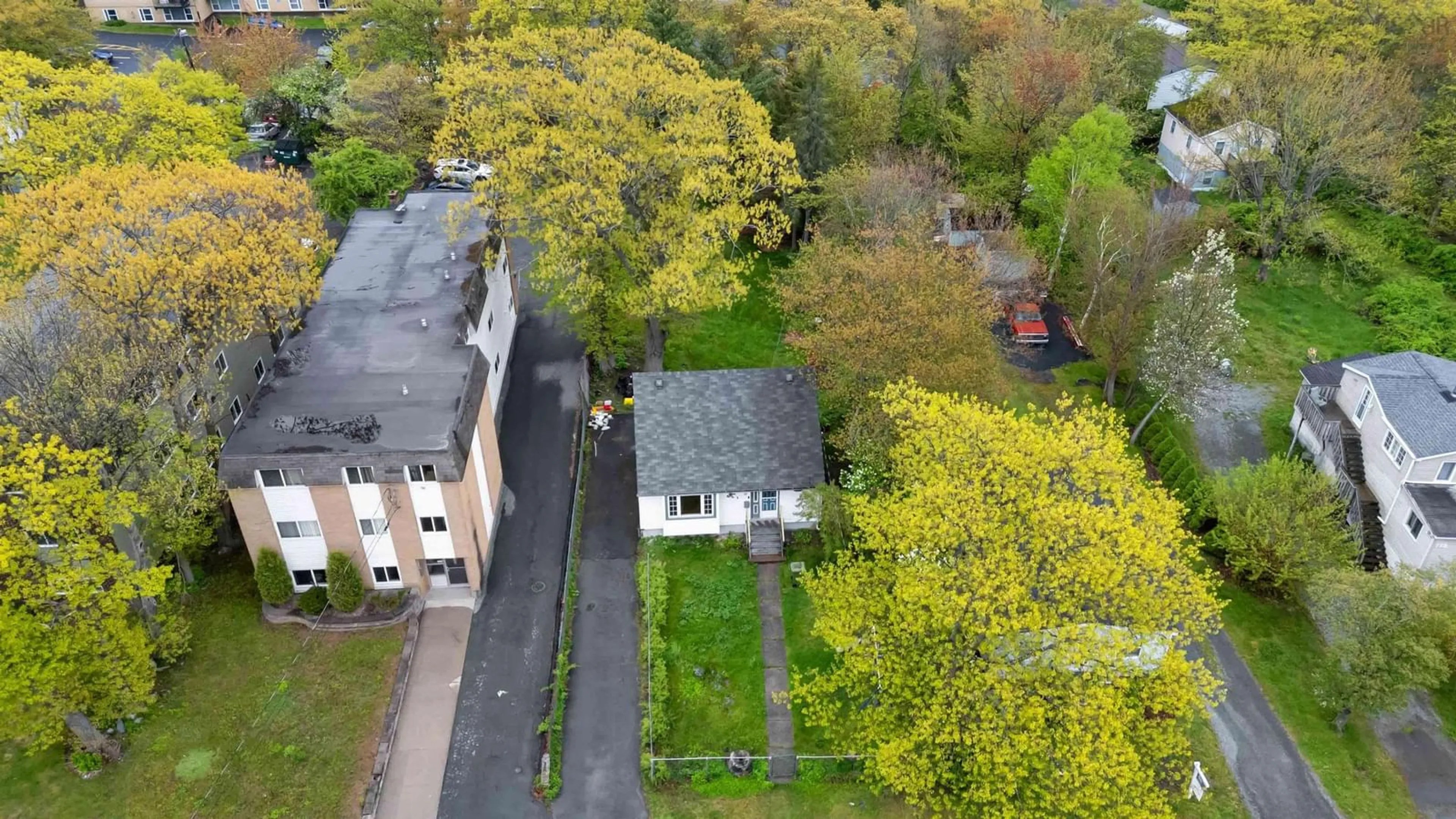 A pic from outside/outdoor area/front of a property/back of a property/a pic from drone, street for 44 Jackson Rd, Dartmouth Nova Scotia B3A 4A3