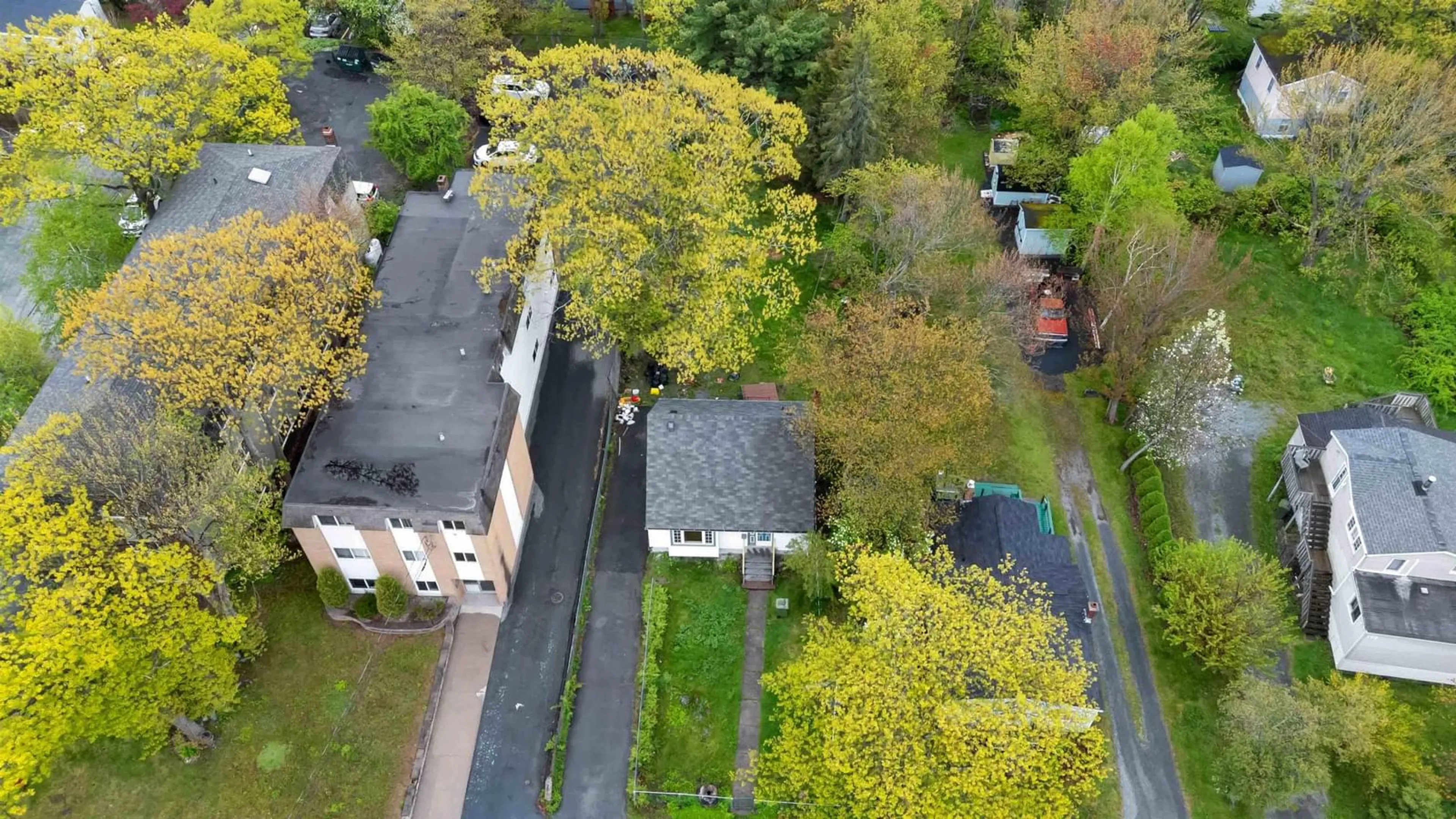 A pic from outside/outdoor area/front of a property/back of a property/a pic from drone, street for 44 Jackson Rd, Dartmouth Nova Scotia B3A 4A3