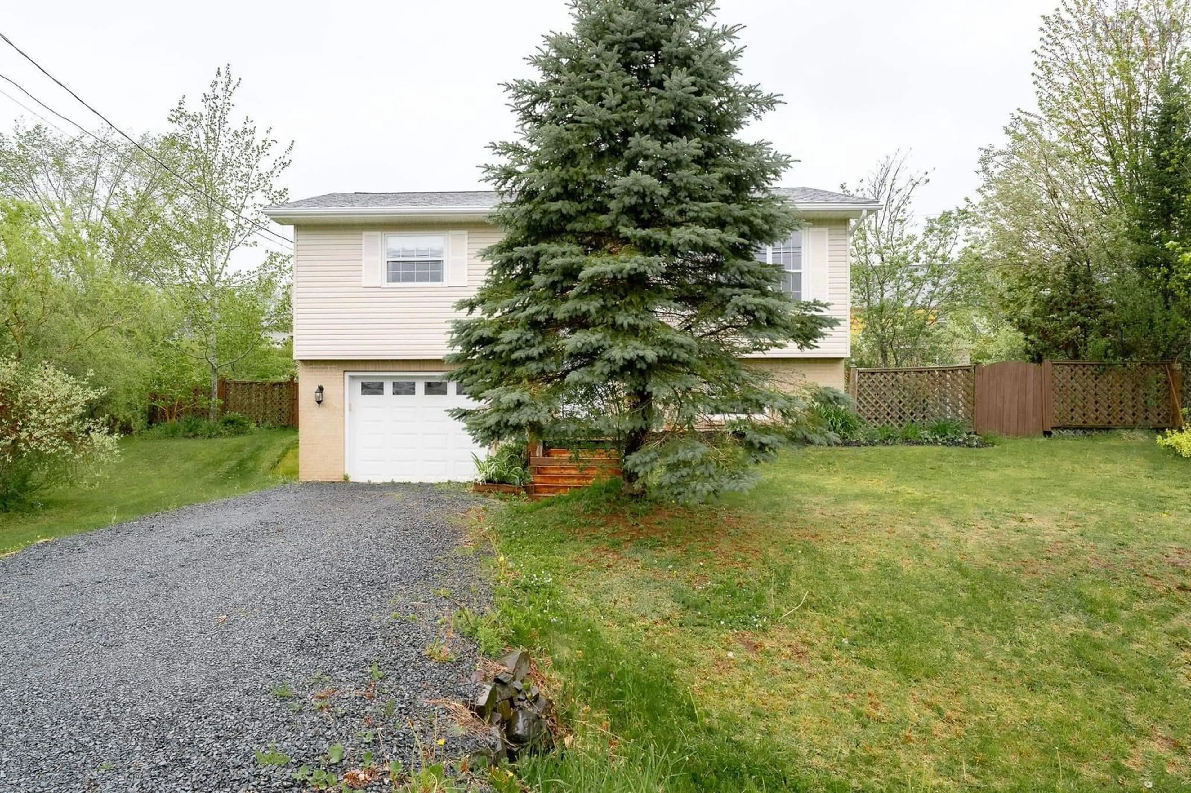Home with vinyl exterior material, street for 7 Daun Ave, Enfield Nova Scotia B2T 1J7