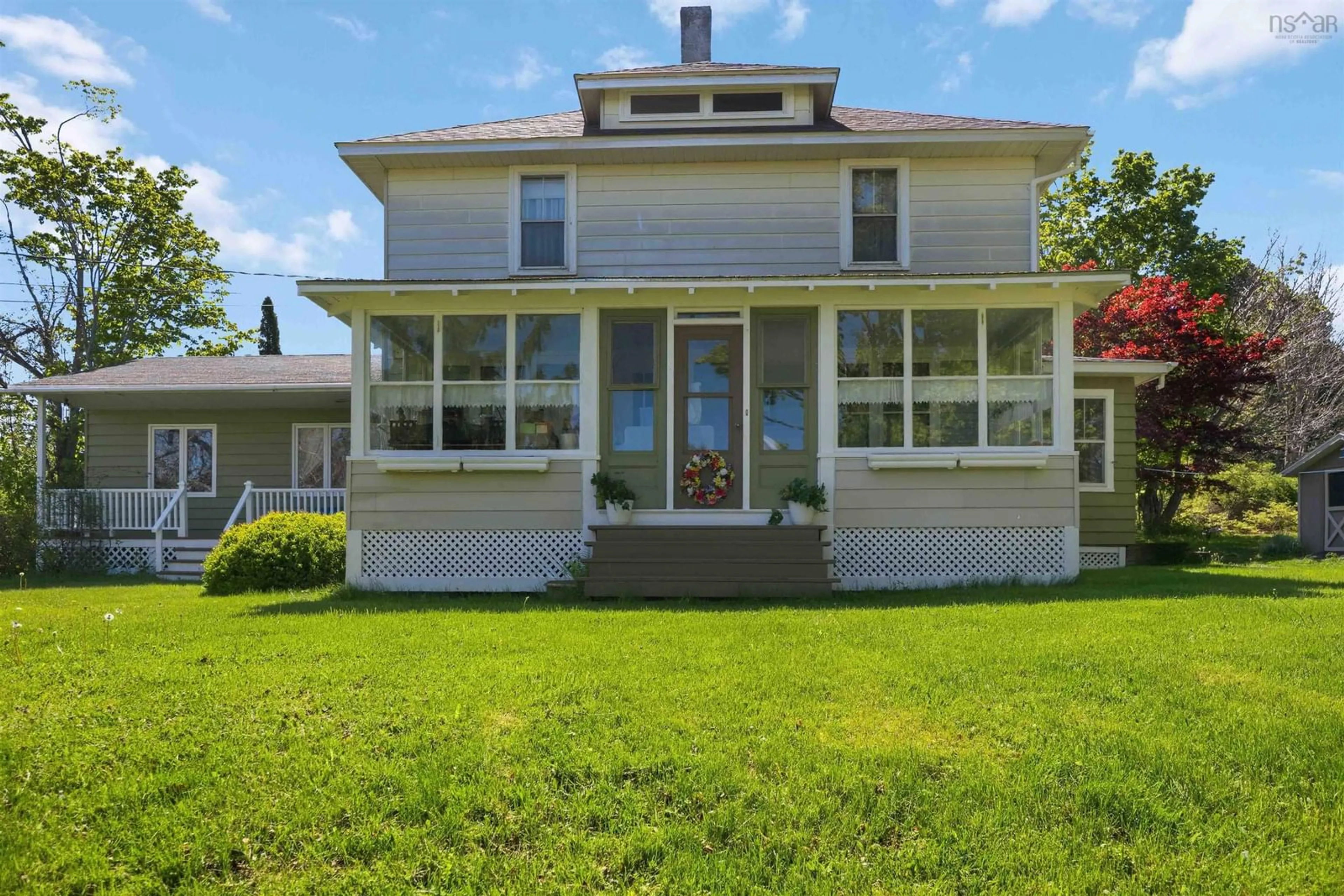 Home with vinyl exterior material, unknown for 286 Highway 1, Deep Brook Nova Scotia B0S 1J0