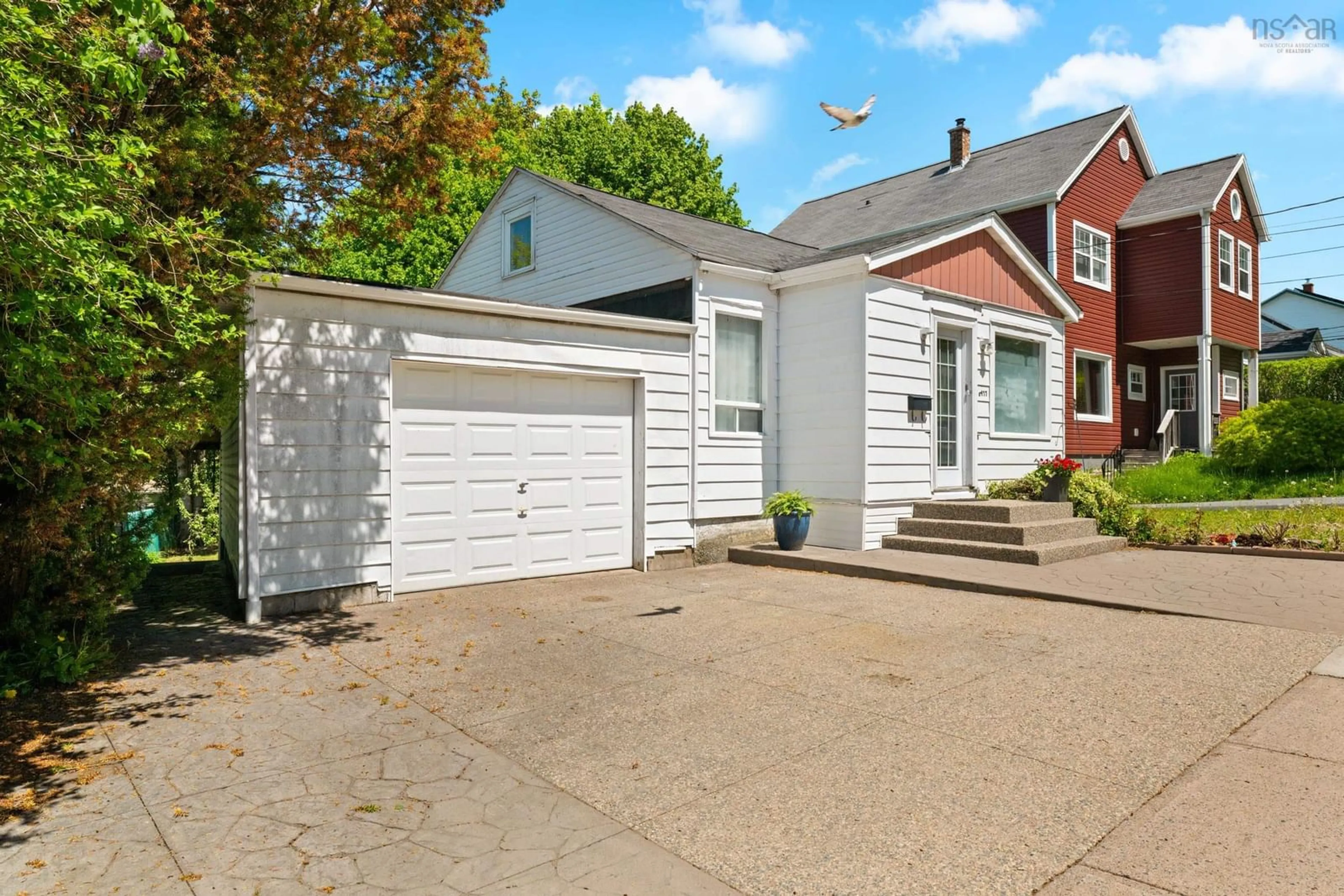 Home with vinyl exterior material, street for 6477 Roslyn Rd, Halifax Nova Scotia B3L 2M6