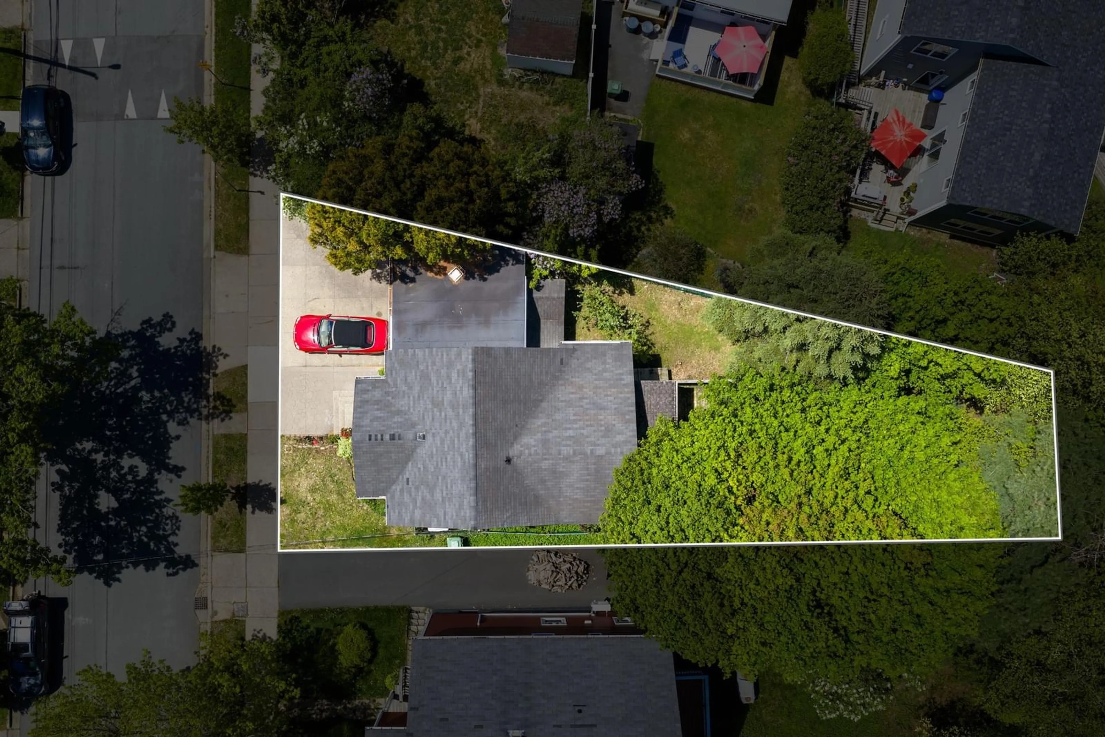 A pic from outside/outdoor area/front of a property/back of a property/a pic from drone, street for 6477 Roslyn Rd, Halifax Nova Scotia B3L 2M6