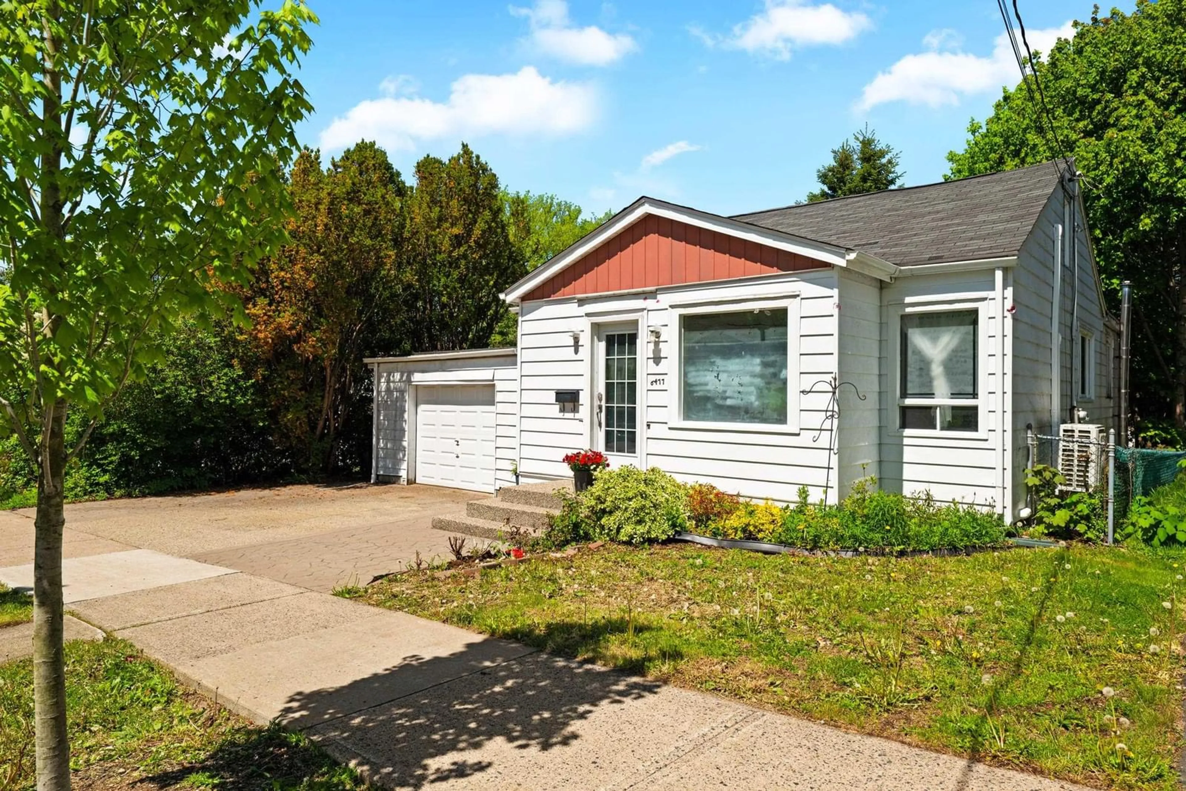 Home with vinyl exterior material, street for 6477 Roslyn Rd, Halifax Nova Scotia B3L 2M6