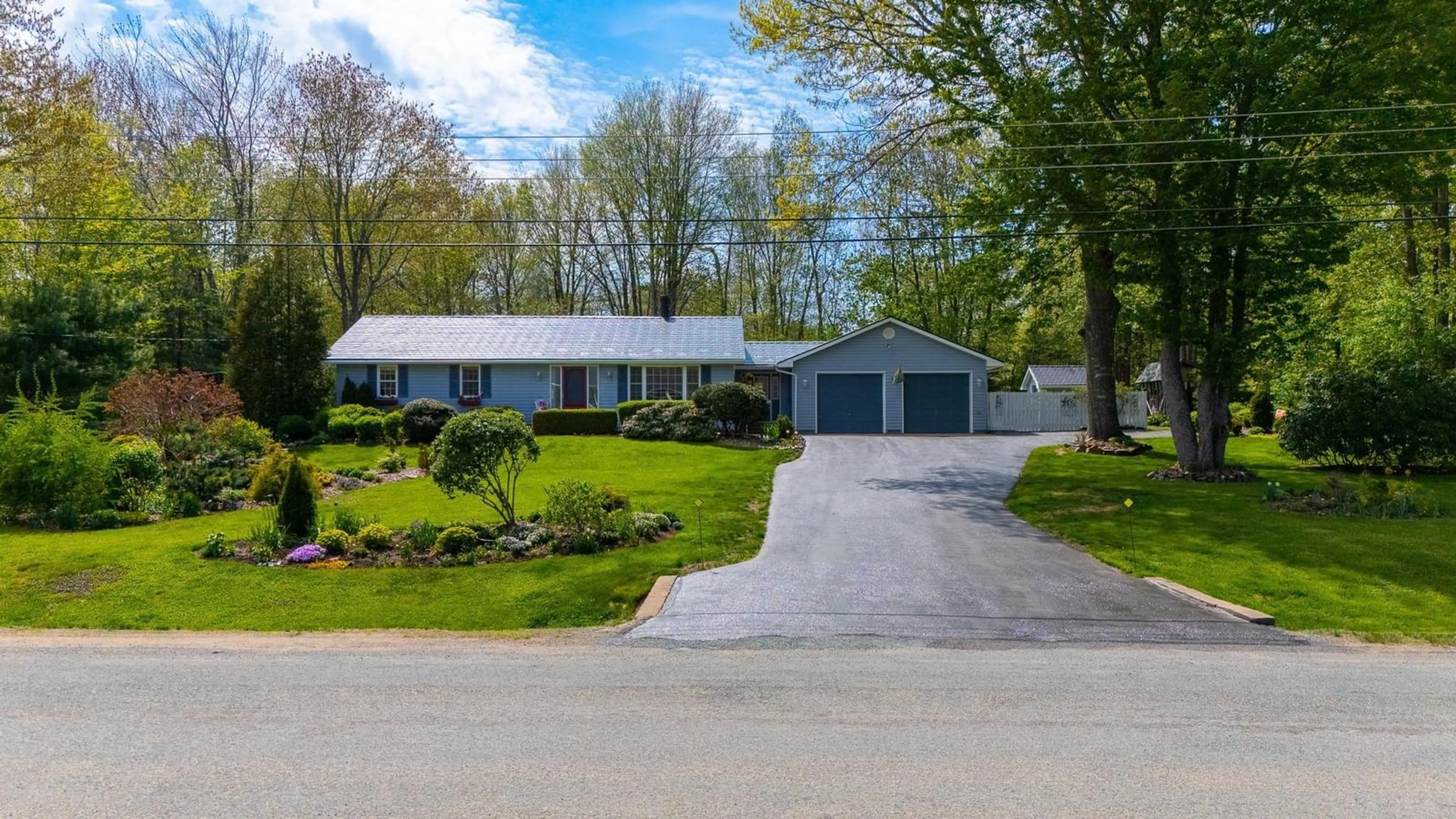 A pic from outside/outdoor area/front of a property/back of a property/a pic from drone, street for 141 Constance St, Cambridge Nova Scotia B0P 1G0