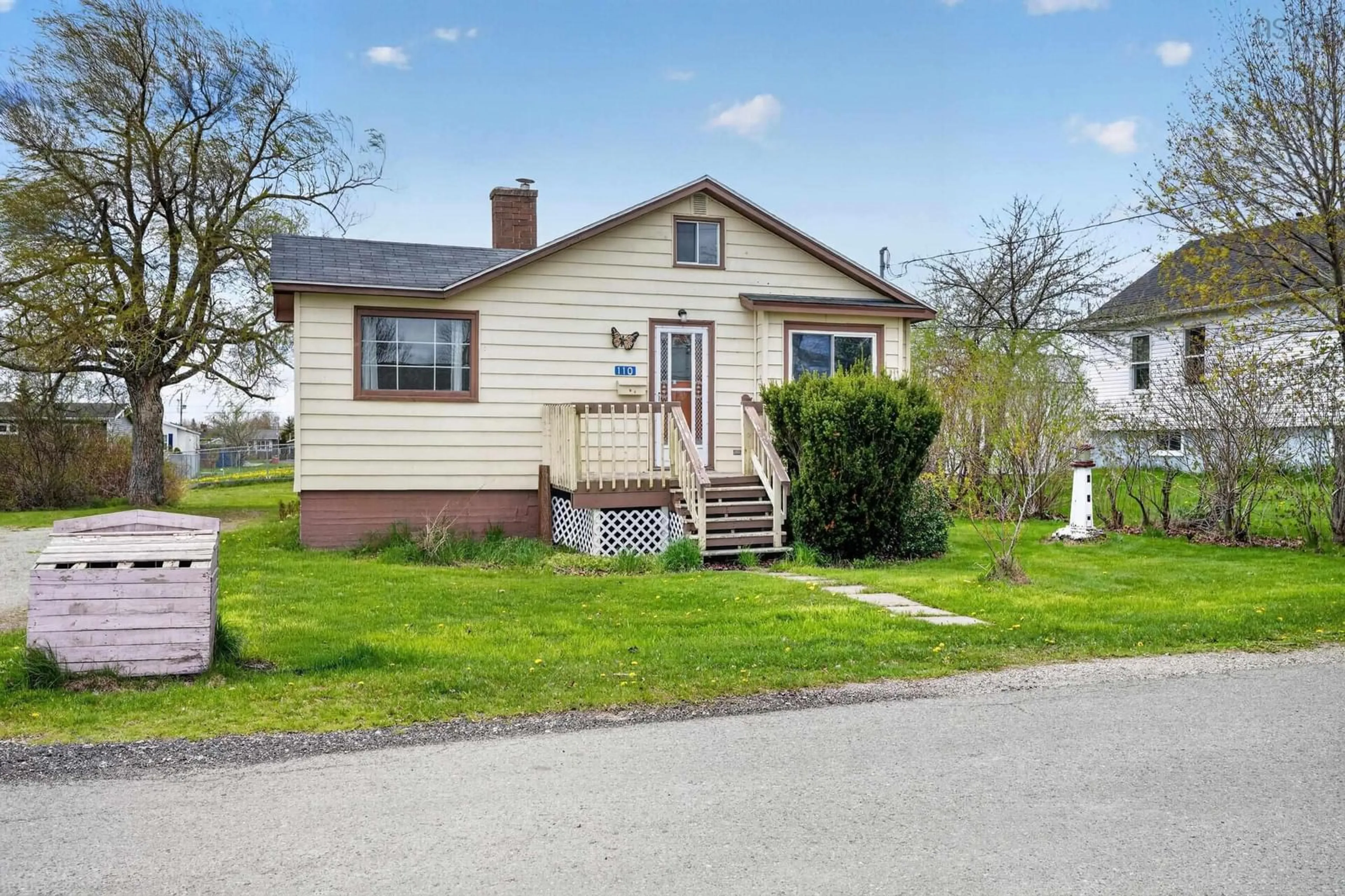 Home with vinyl exterior material, street for 110 Church Street, Sydney Mines Nova Scotia B1V 3C6