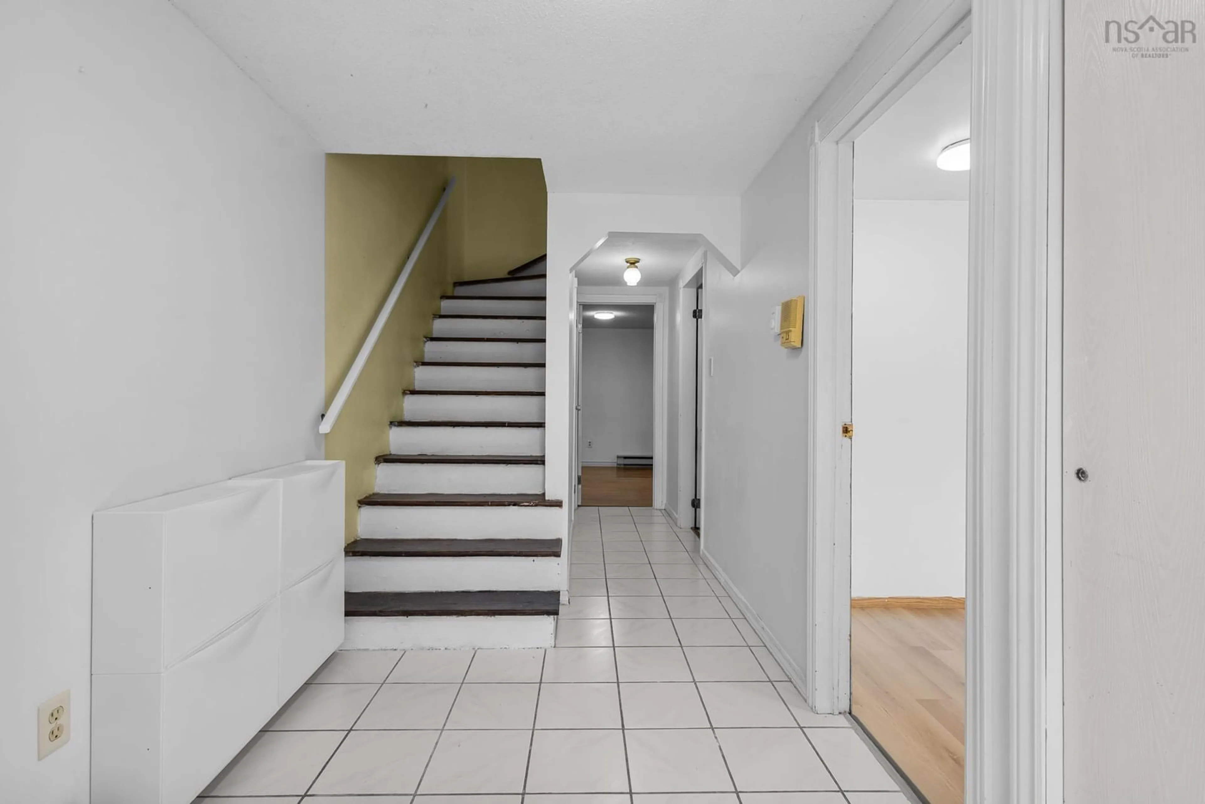 Indoor foyer for 21 Baron Crt, Dartmouth Nova Scotia B2W 5L4