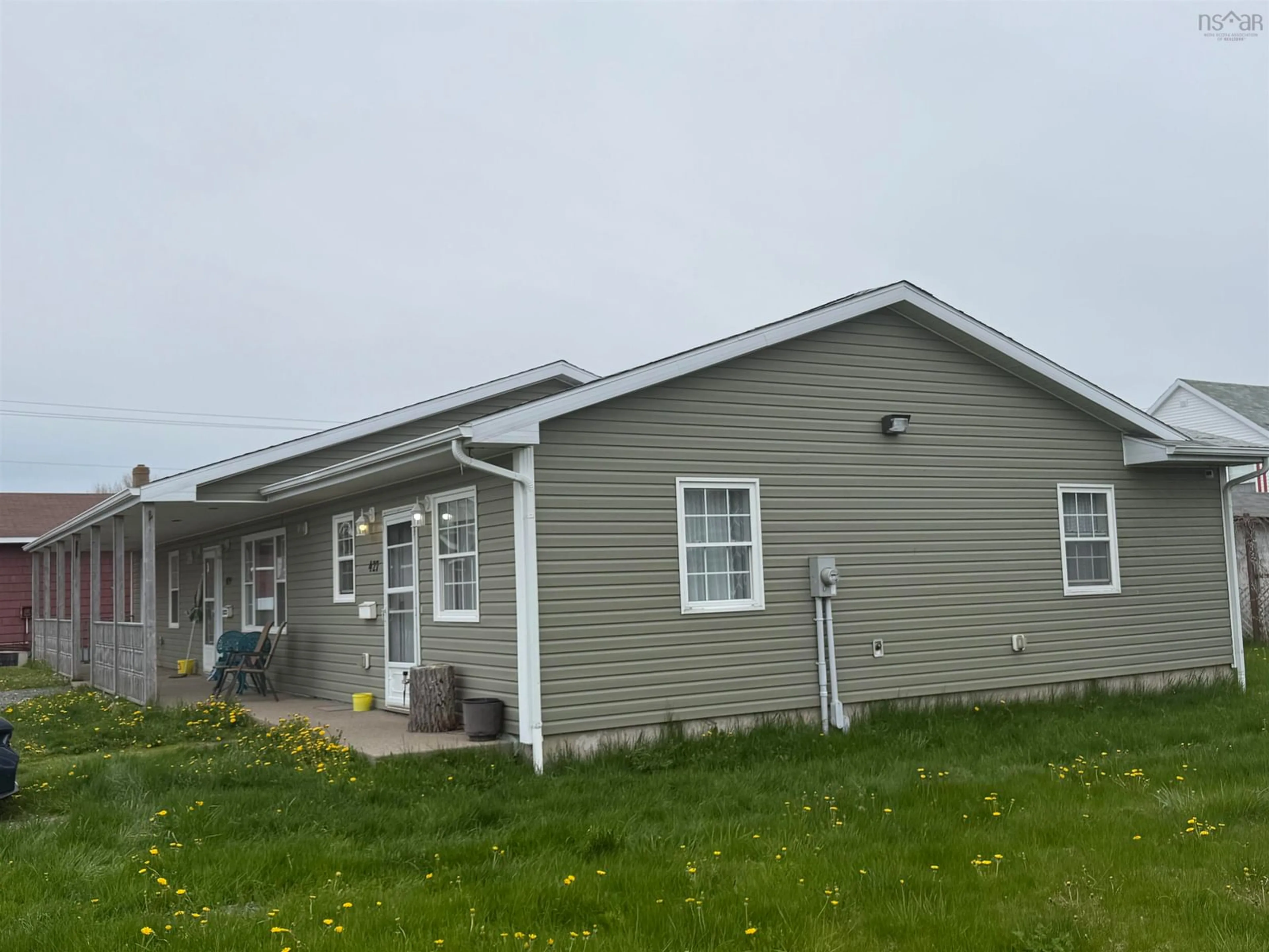 Home with vinyl exterior material, building for 427 Twelfth St, New Waterford Nova Scotia B1H 3Z9