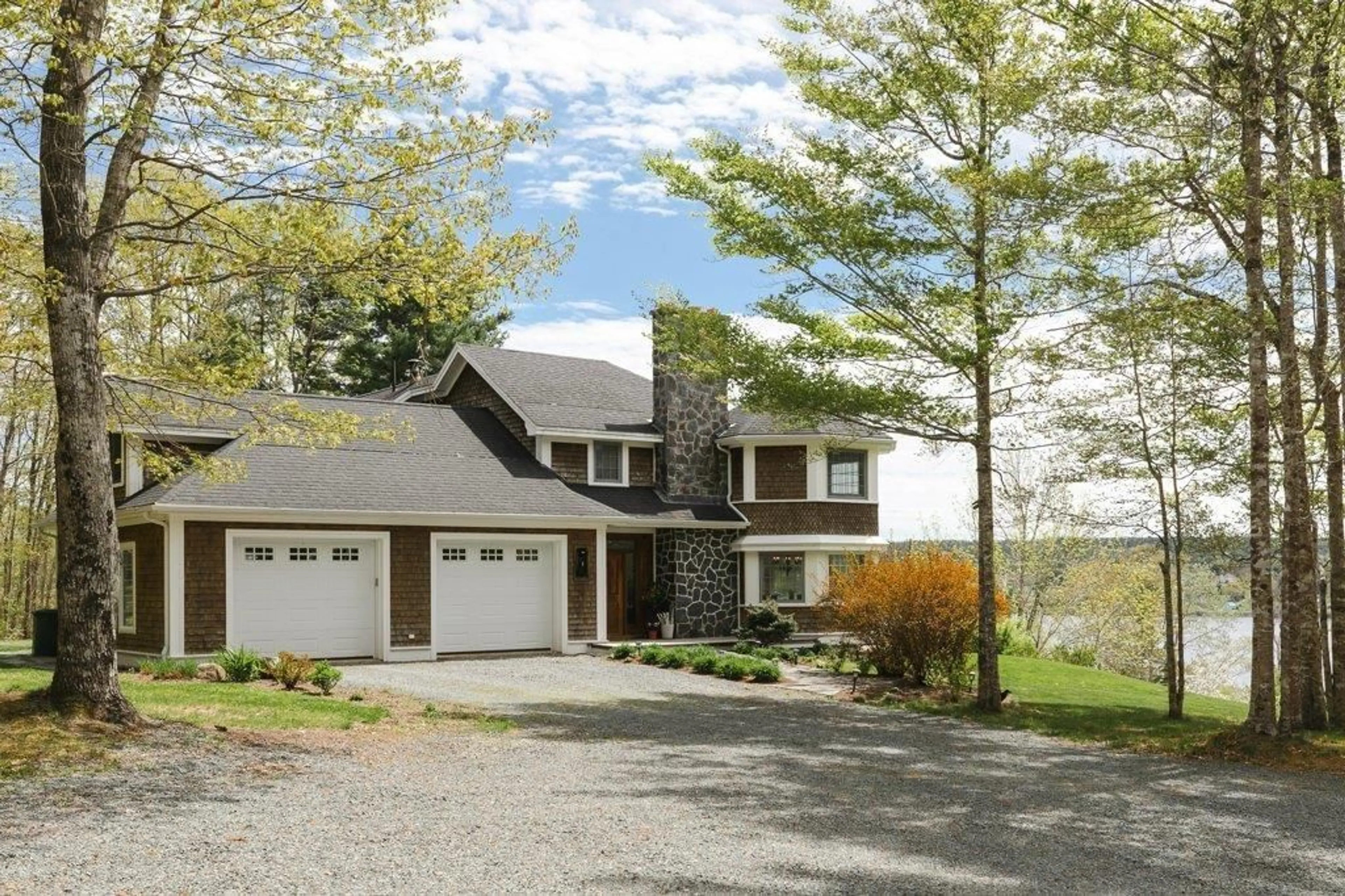 Home with vinyl exterior material, unknown for 6010 Highway 332, Middle Lahave Nova Scotia B4V 2X4