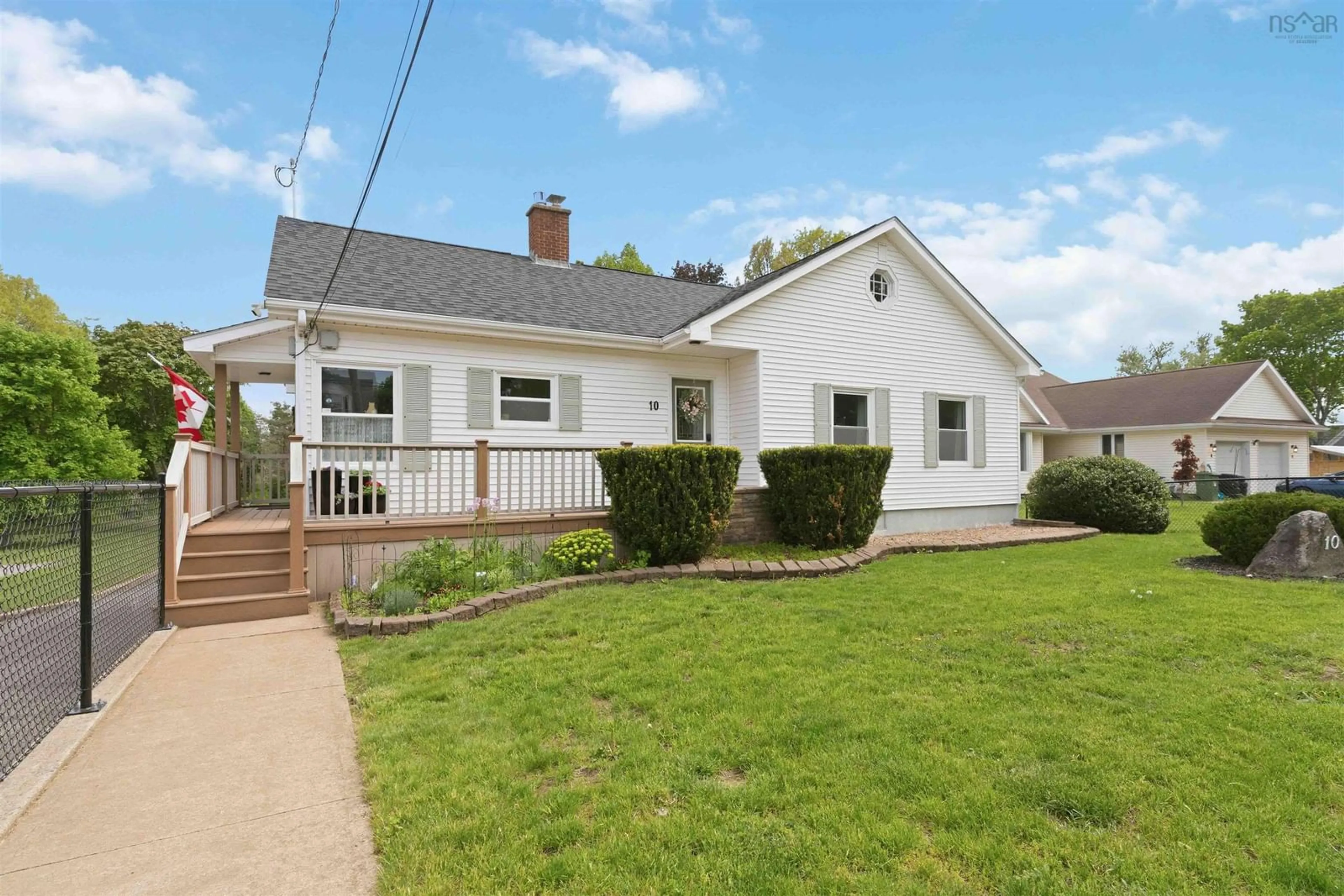 Home with vinyl exterior material, street for 10 Connaught Ave Ave, Middleton Nova Scotia B0S 1P0
