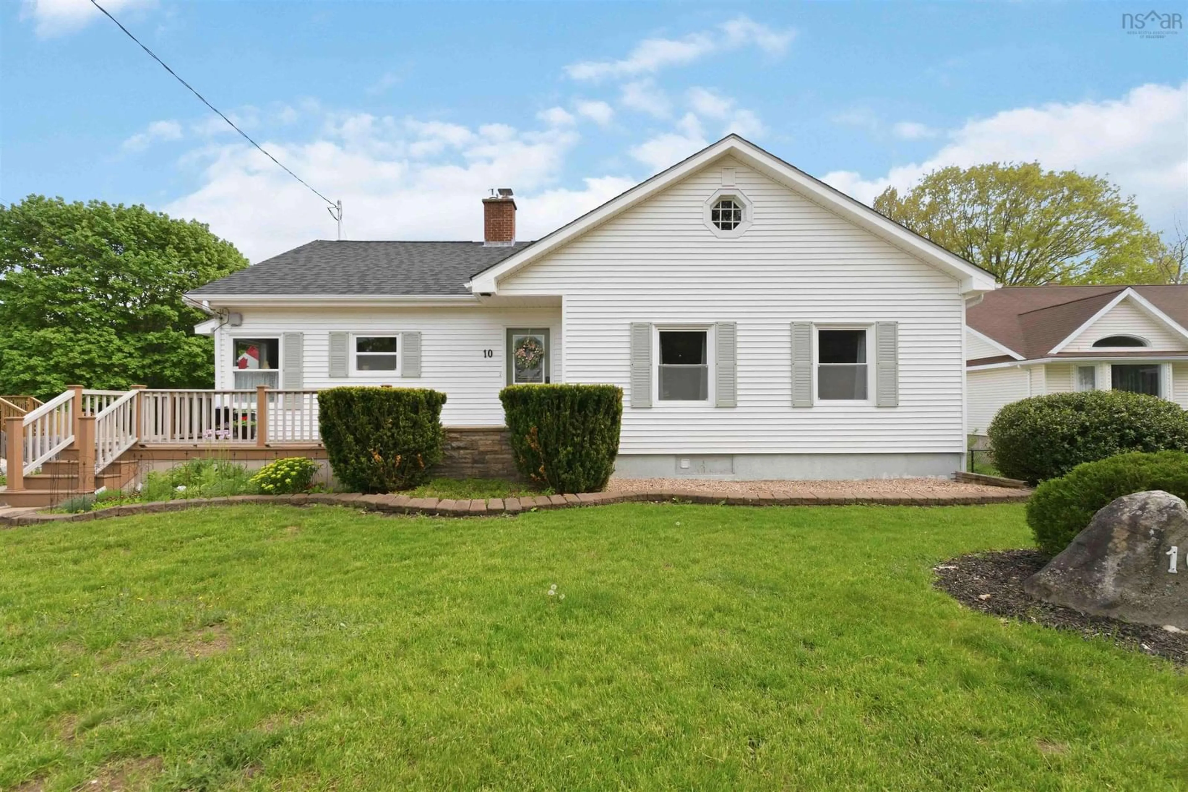 Home with vinyl exterior material, street for 10 Connaught Ave Ave, Middleton Nova Scotia B0S 1P0