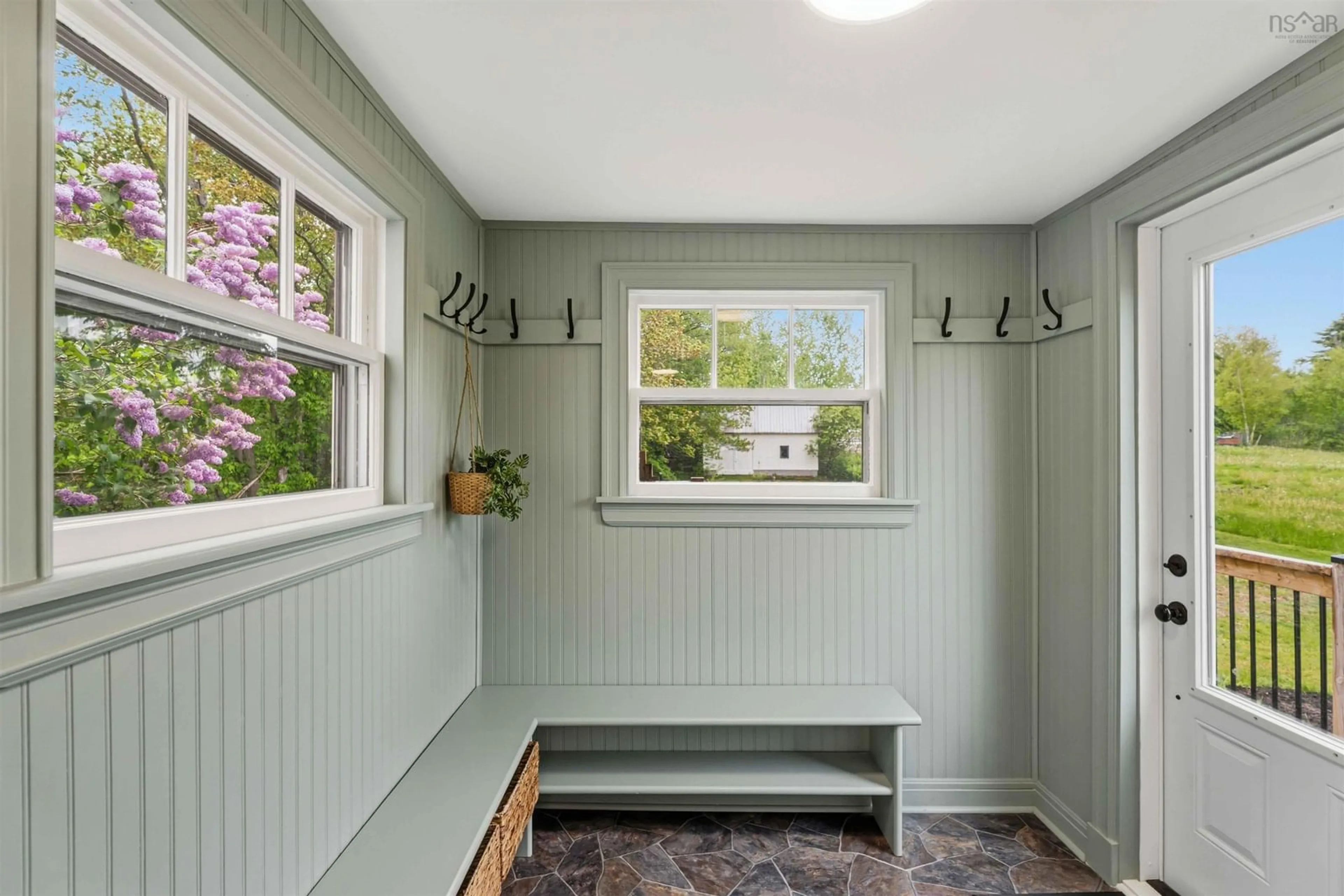 Indoor entryway for 378 Orchard, Berwick Nova Scotia B0P 1H0