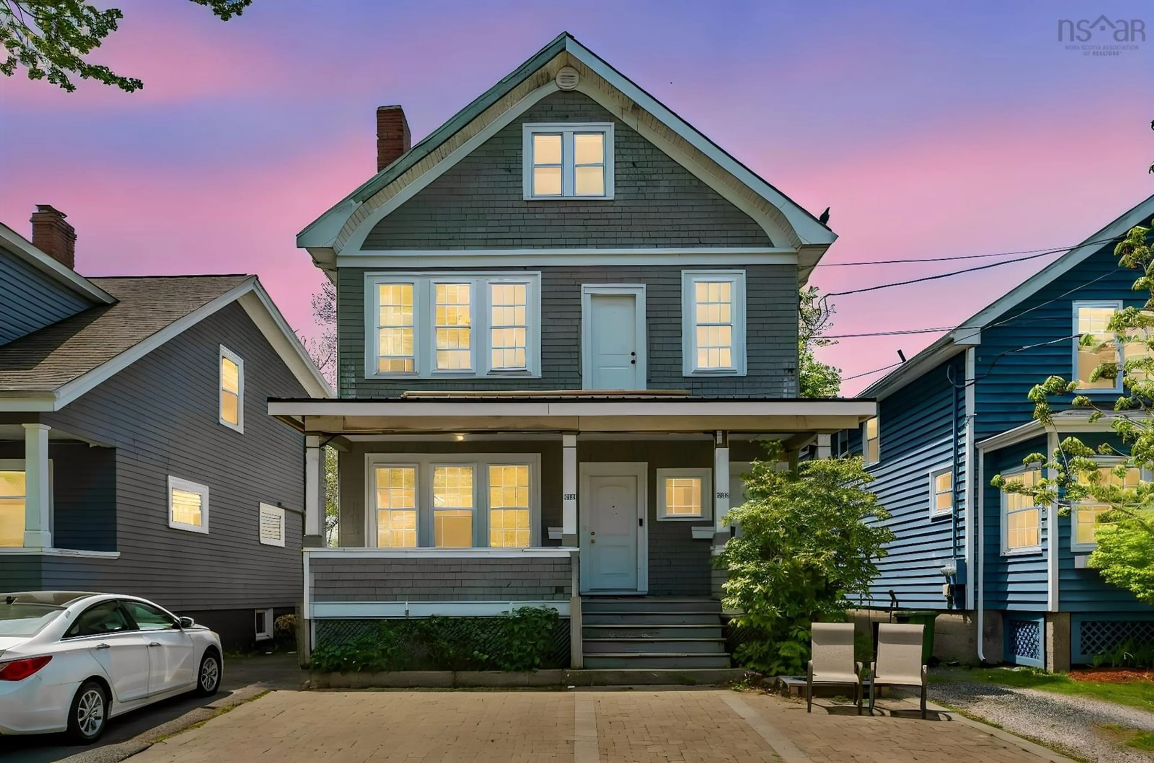 Home with vinyl exterior material, street for 1672/1676 Chestnut St, Halifax Nova Scotia B3H 3T4