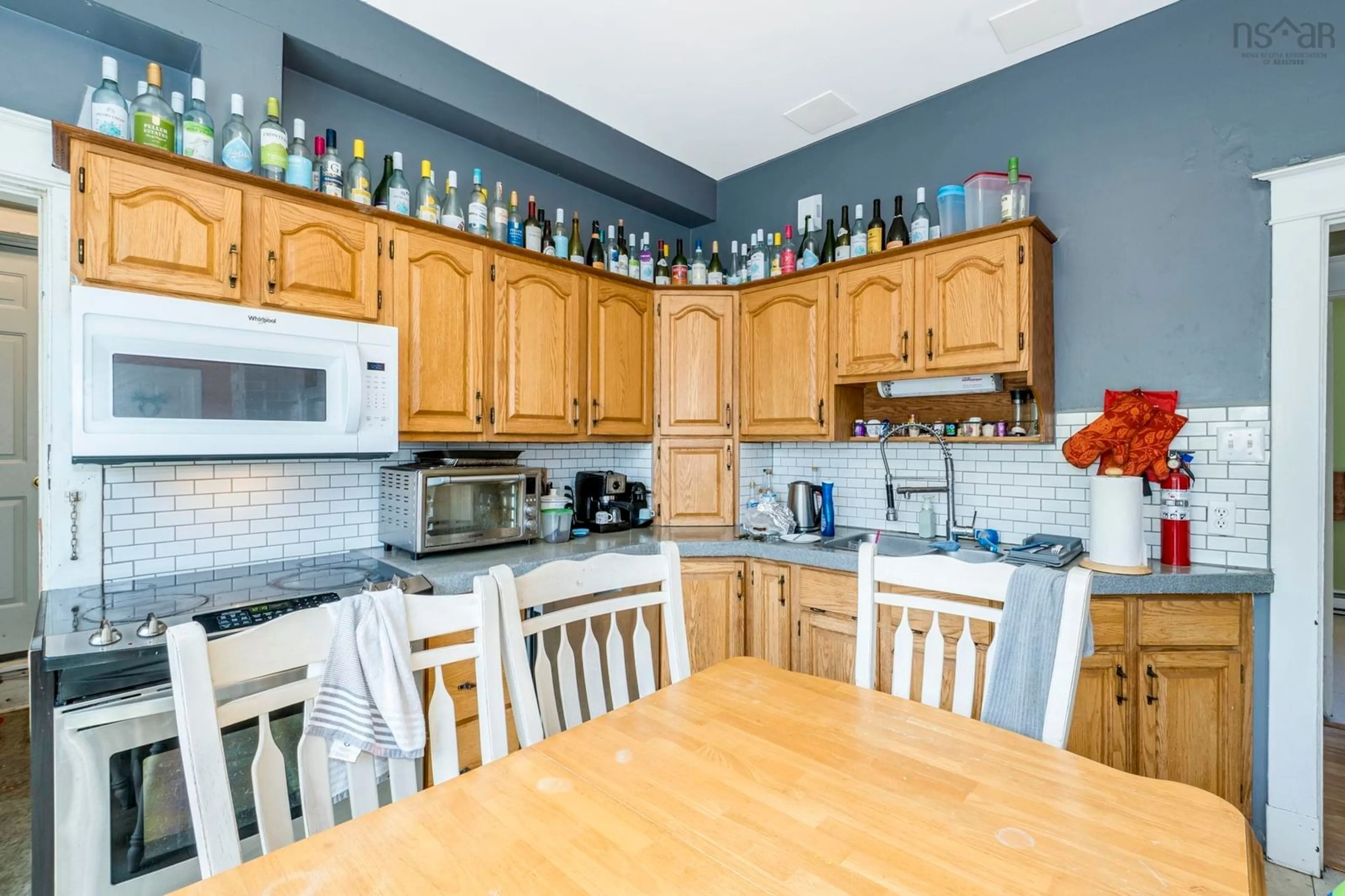 Unknown for 1672/1676 Chestnut St, Halifax Nova Scotia B3H 3T4