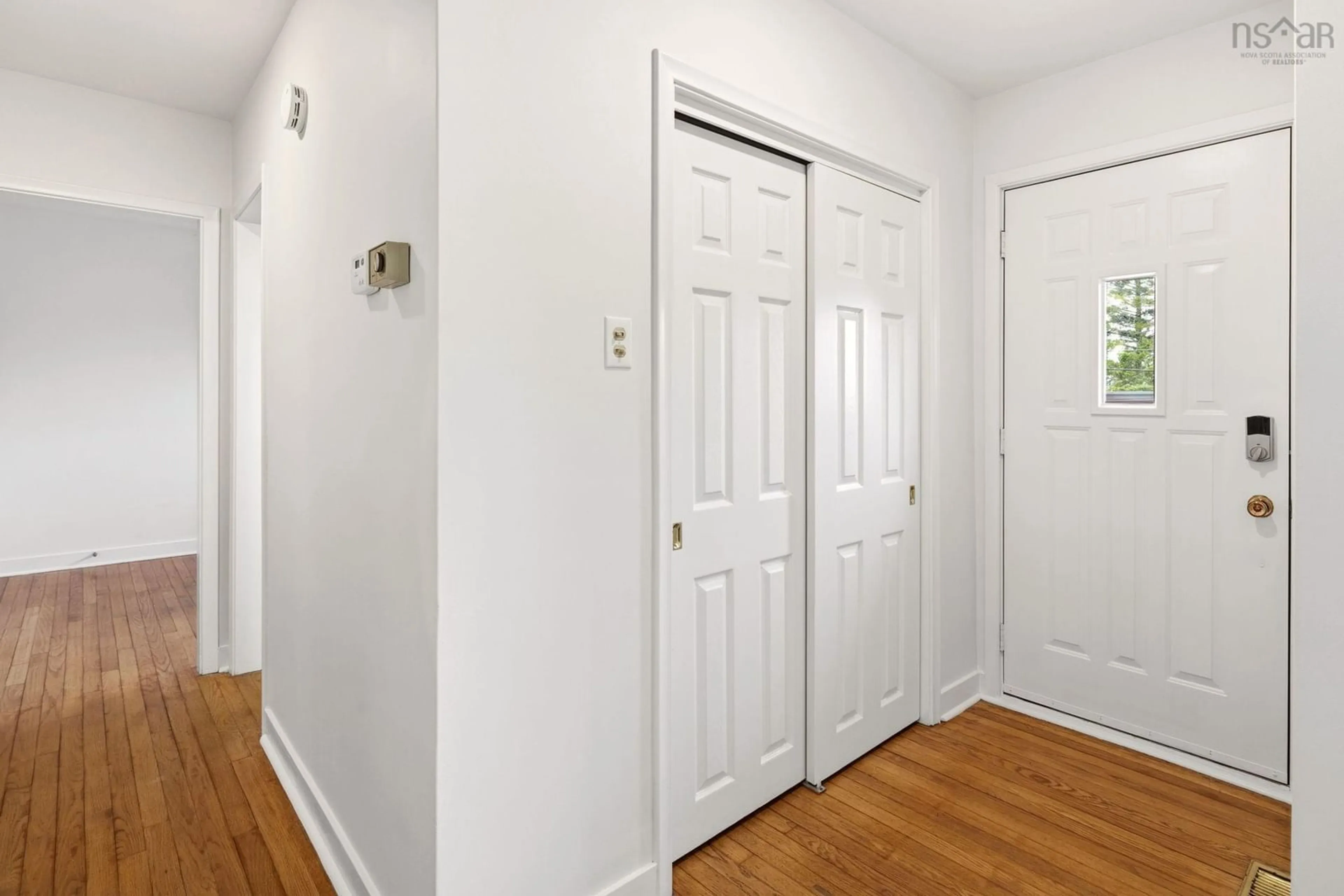 Indoor entryway for 13 Belle Vista Dr, Dartmouth Nova Scotia B2W 2X1