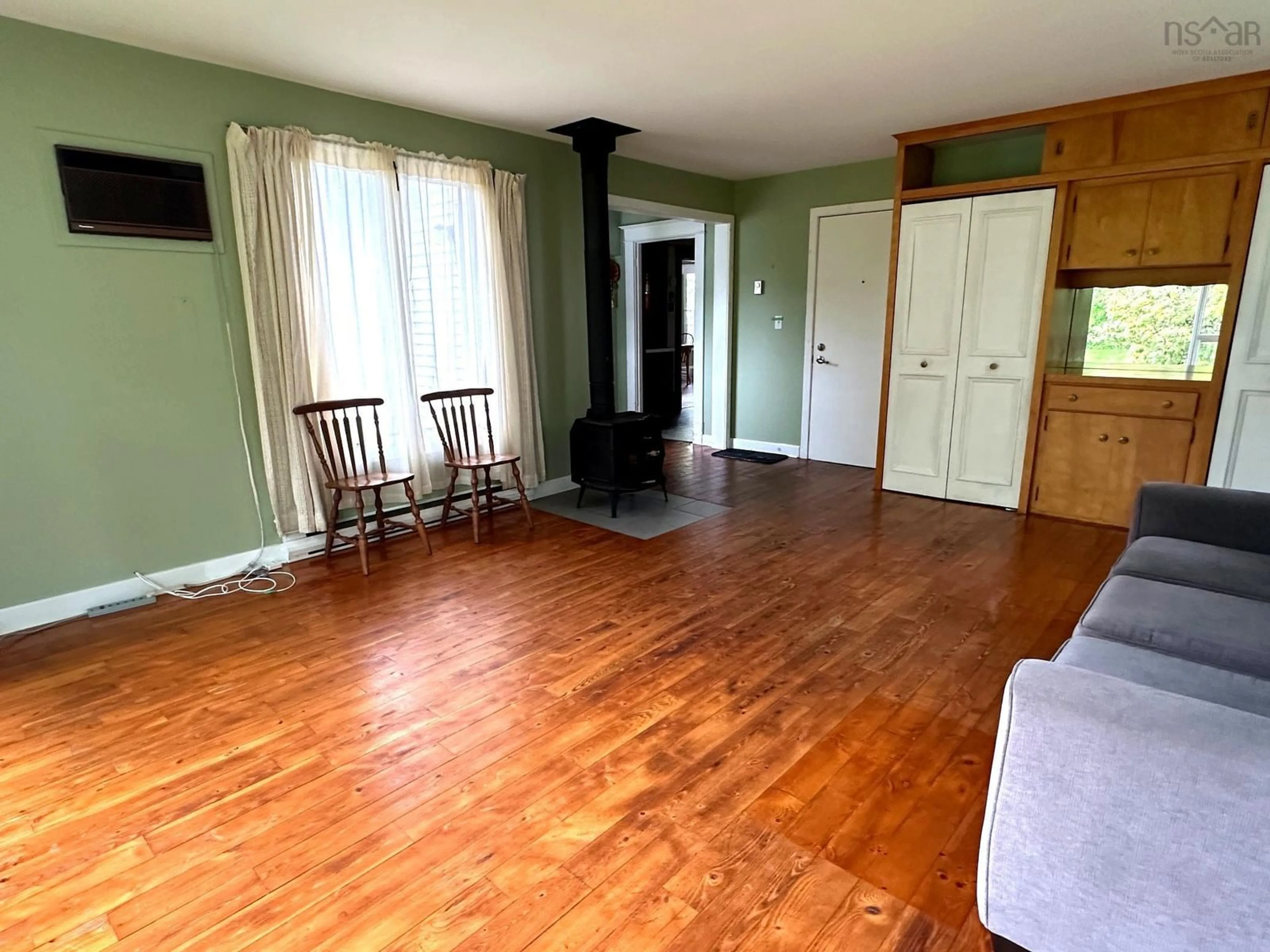 A pic of a room for 90 Church St, Liverpool Nova Scotia B0T 1K0
