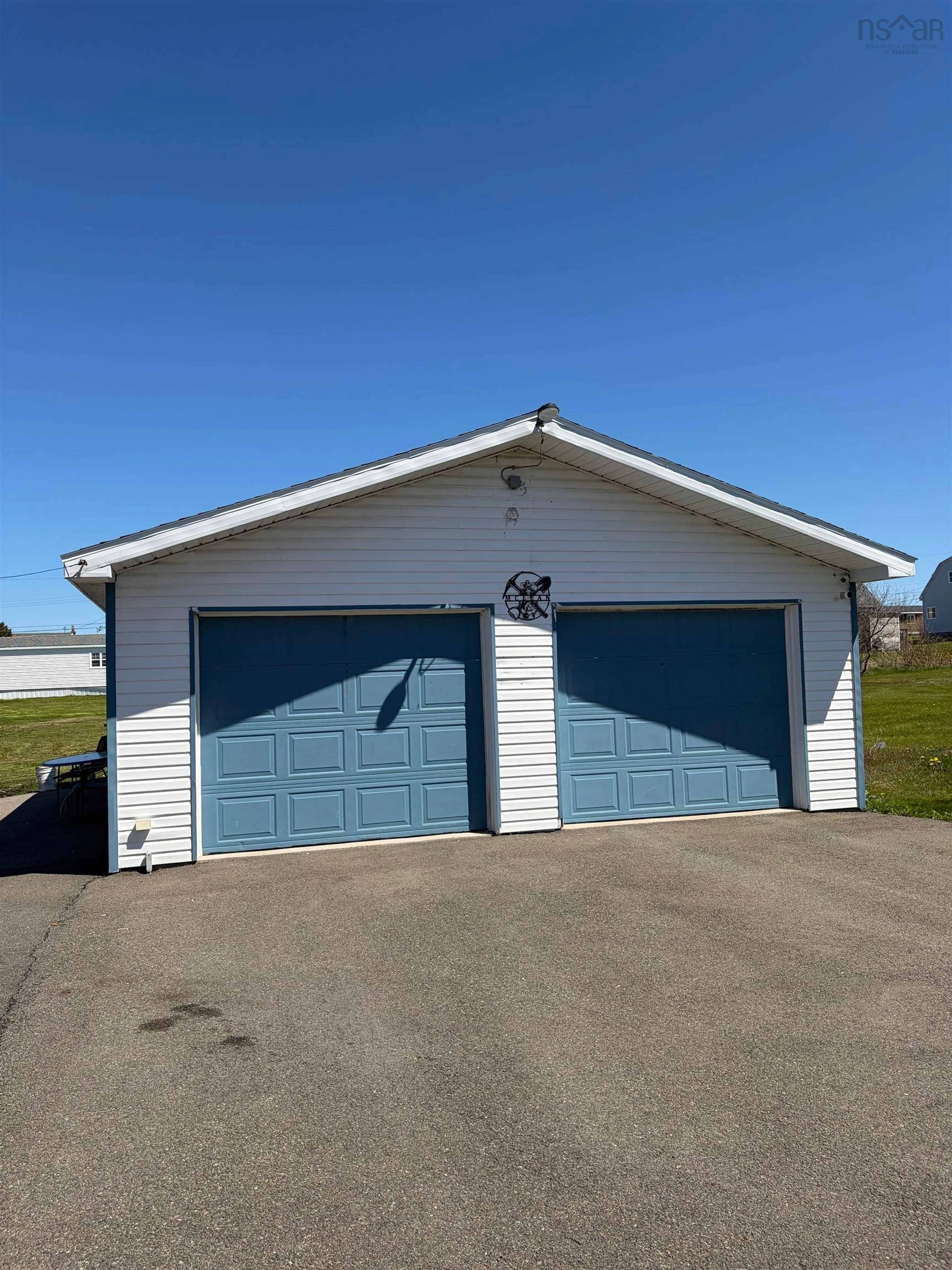Indoor garage for 100 Oceanview Cres, Dominion Nova Scotia B1G 1R6