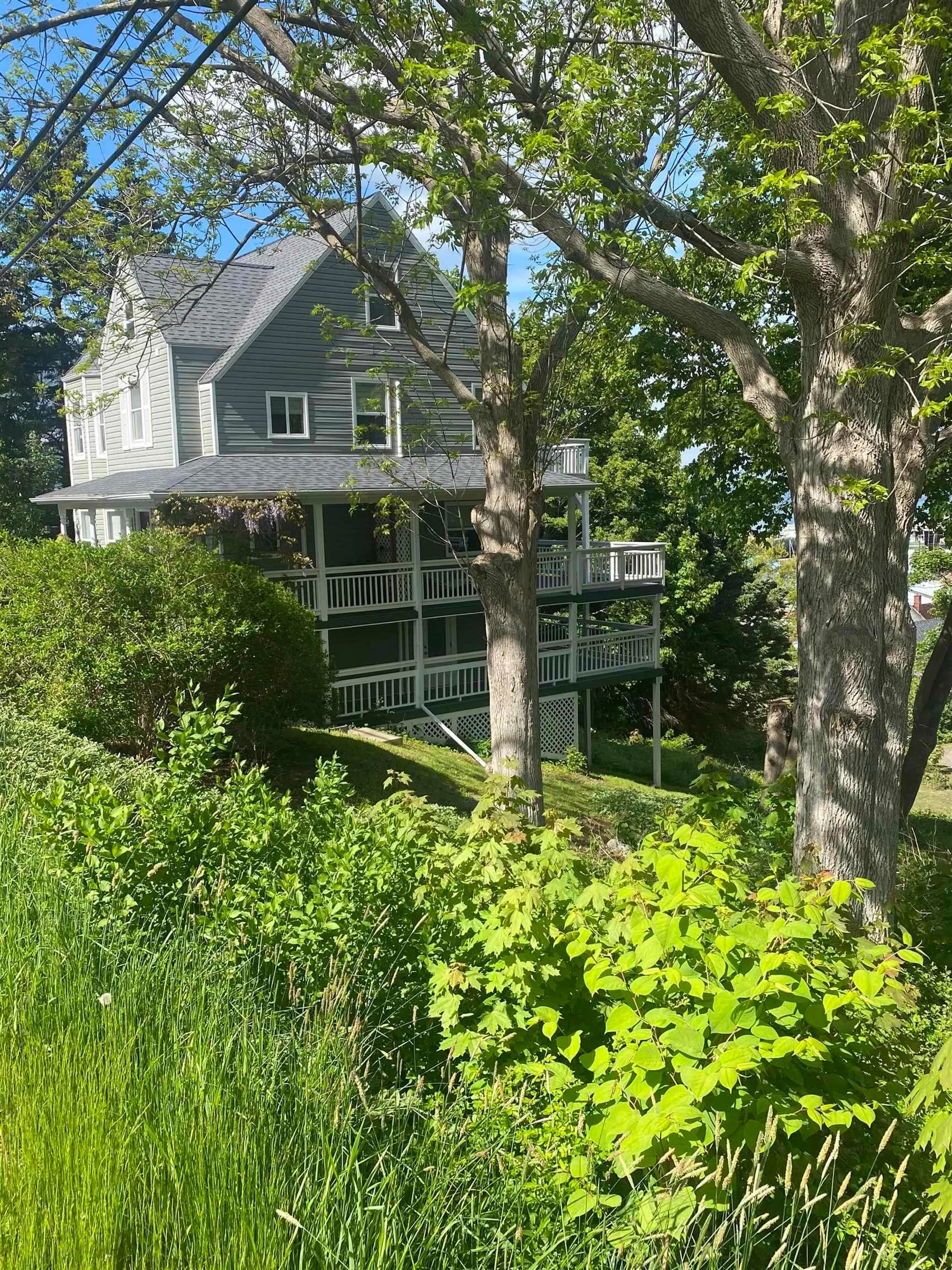 A pic from outside/outdoor area/front of a property/back of a property/a pic from drone, water/lake/river/ocean view for 140 Queen St, Digby Nova Scotia B0V 1A0