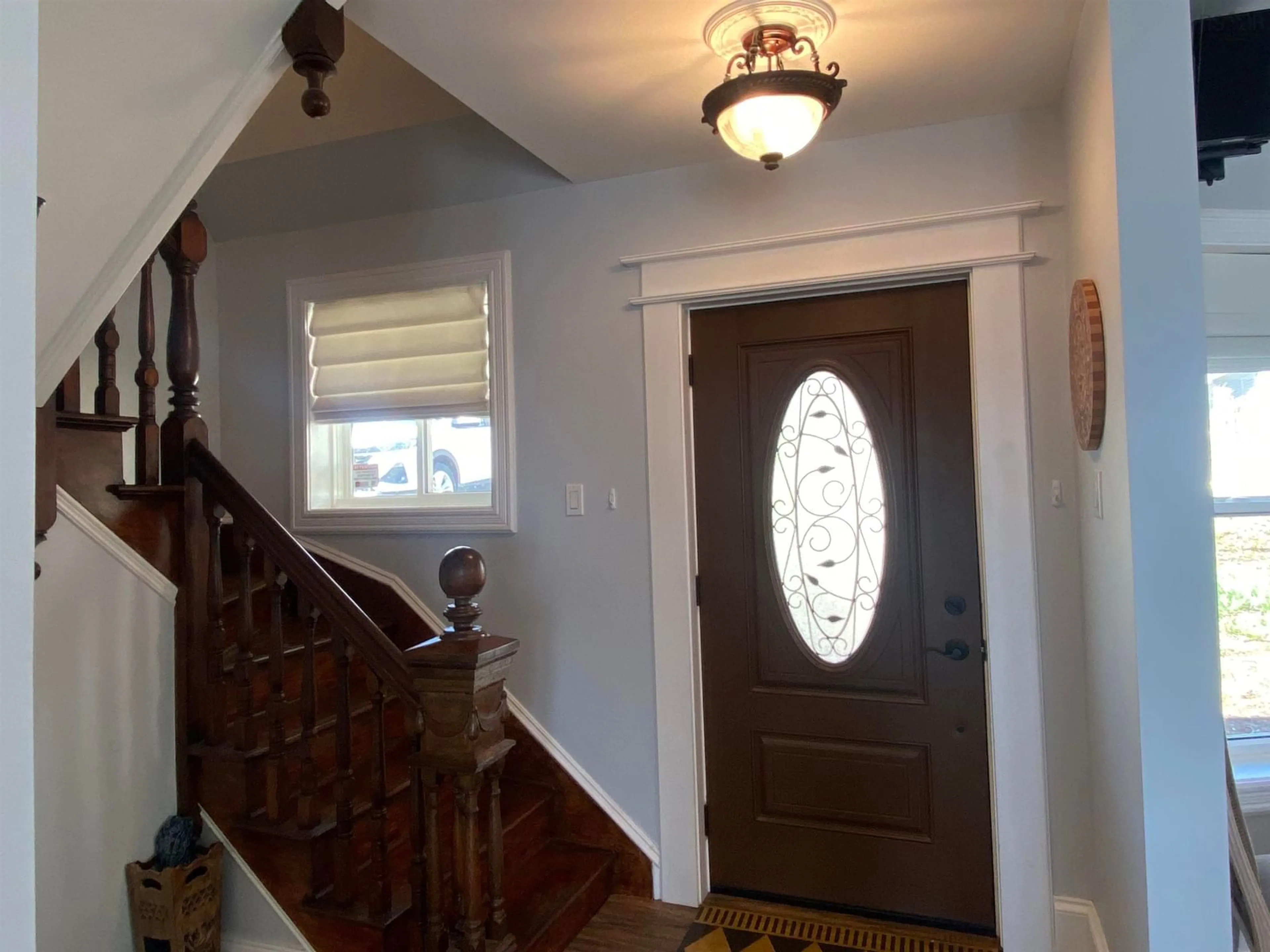 Indoor foyer for 140 Queen St, Digby Nova Scotia B0V 1A0