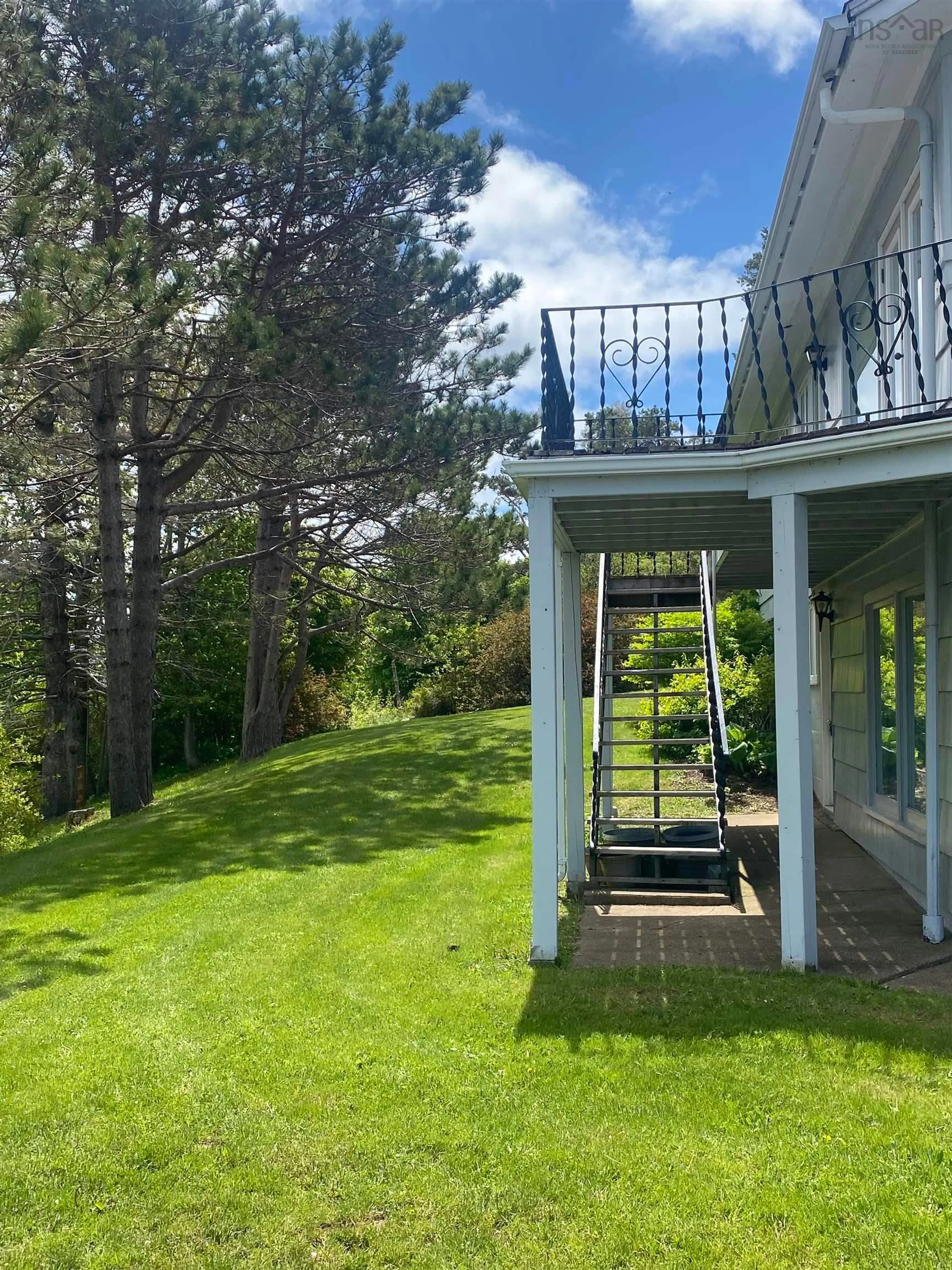 A pic from outside/outdoor area/front of a property/back of a property/a pic from drone, unknown for 190 Third Avenue, Digby Nova Scotia B0V 1A0