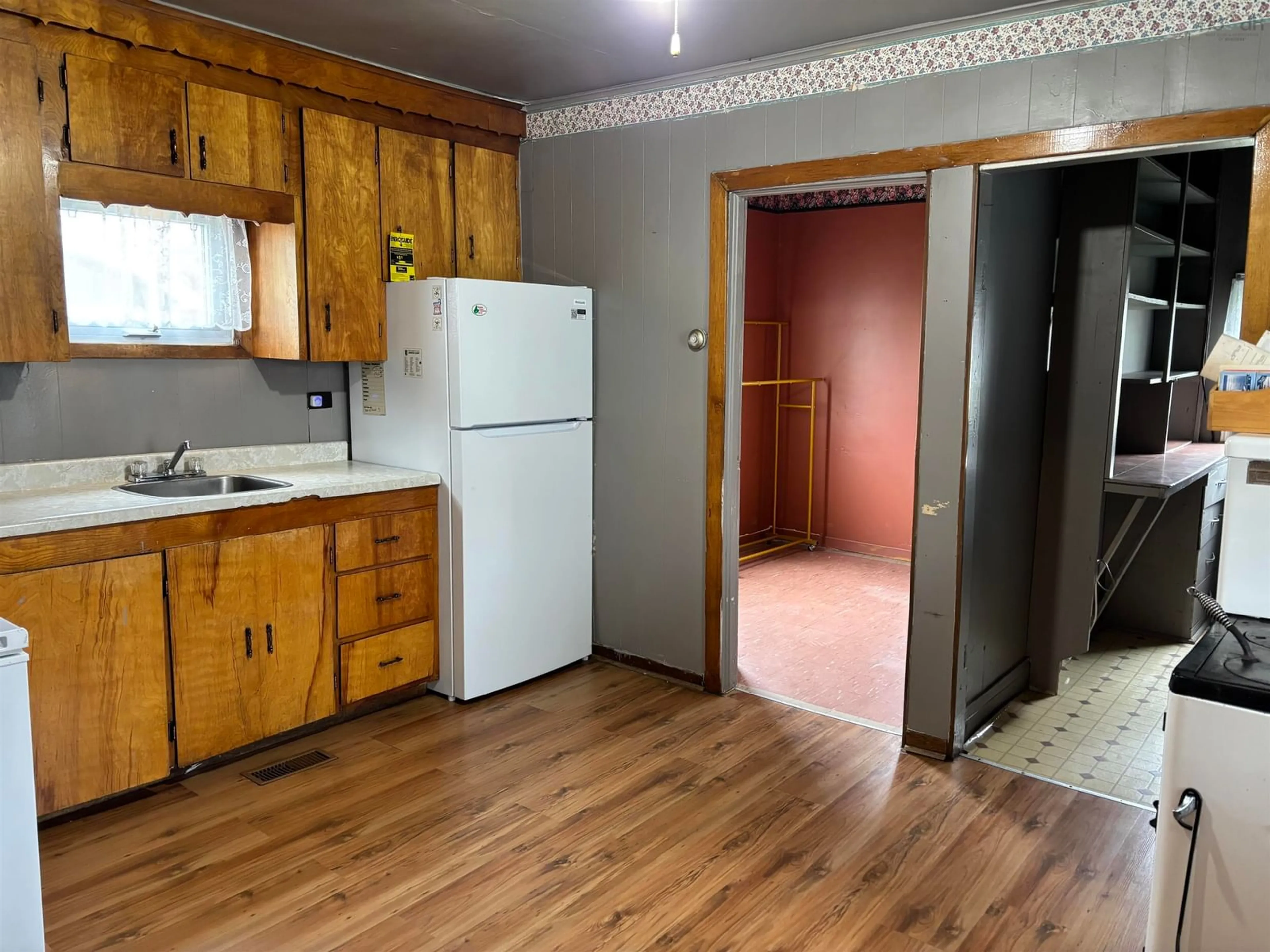 Standard kitchen, wood/laminate floor for 42 George Street, Sydney Mines Nova Scotia B1V 1N7
