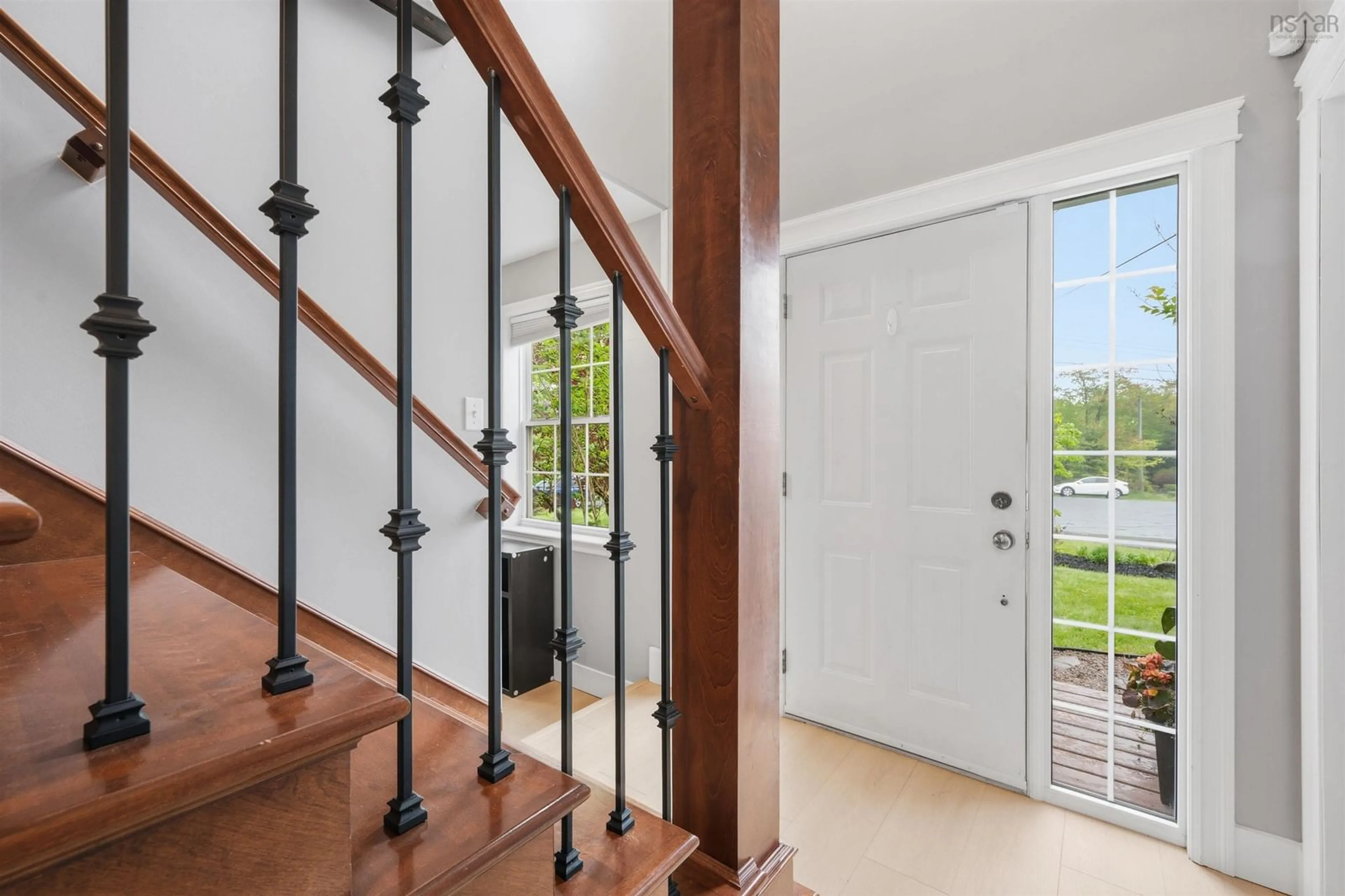 Indoor foyer for 74 Forestview Way, Beaver Bank Nova Scotia B4G 1G2