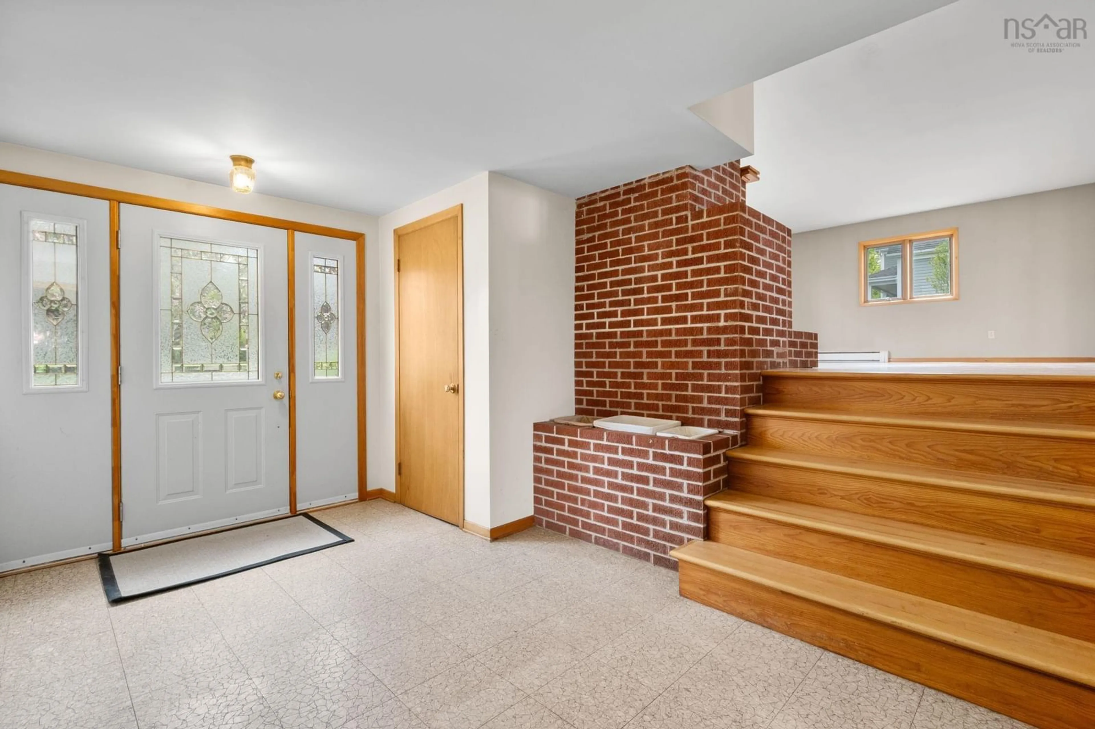 Indoor entryway for 46 Kent Ave, Wolfville Nova Scotia B4P 1V1