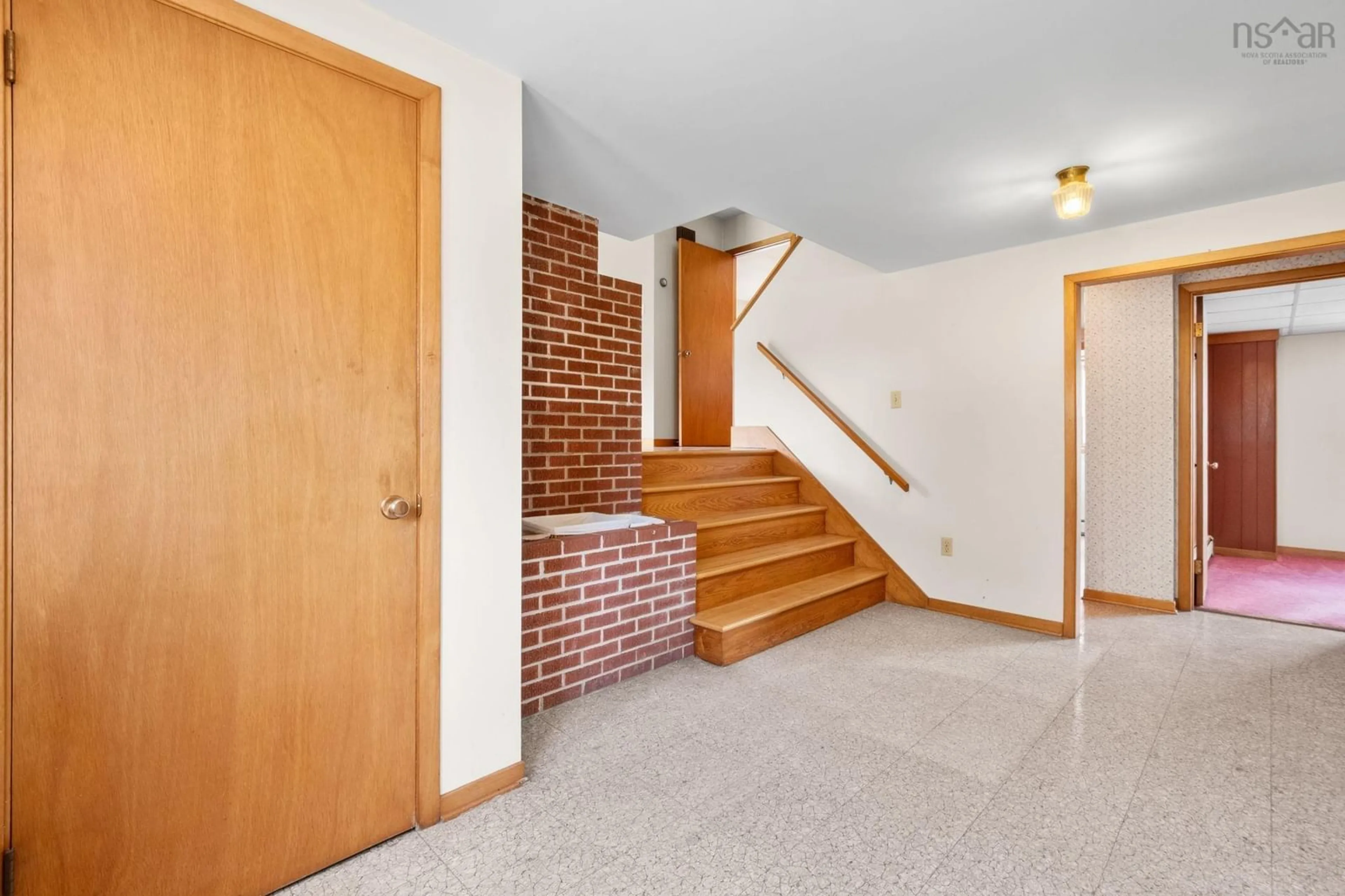 Indoor foyer for 46 Kent Ave, Wolfville Nova Scotia B4P 1V1