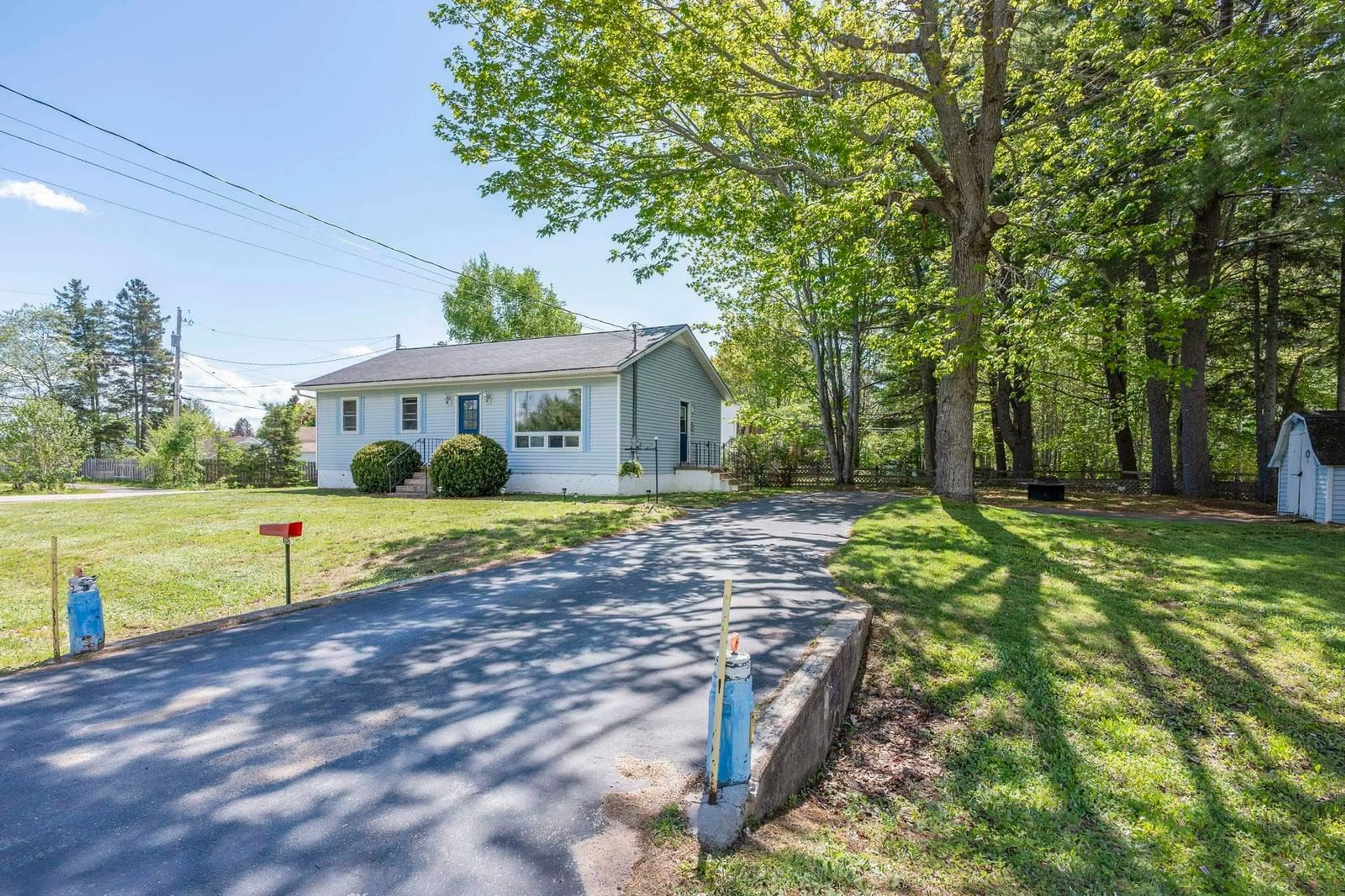 A pic from outside/outdoor area/front of a property/back of a property/a pic from drone, street for 5 Maplewood Lane Lane, Kingston Nova Scotia B0P 1R0