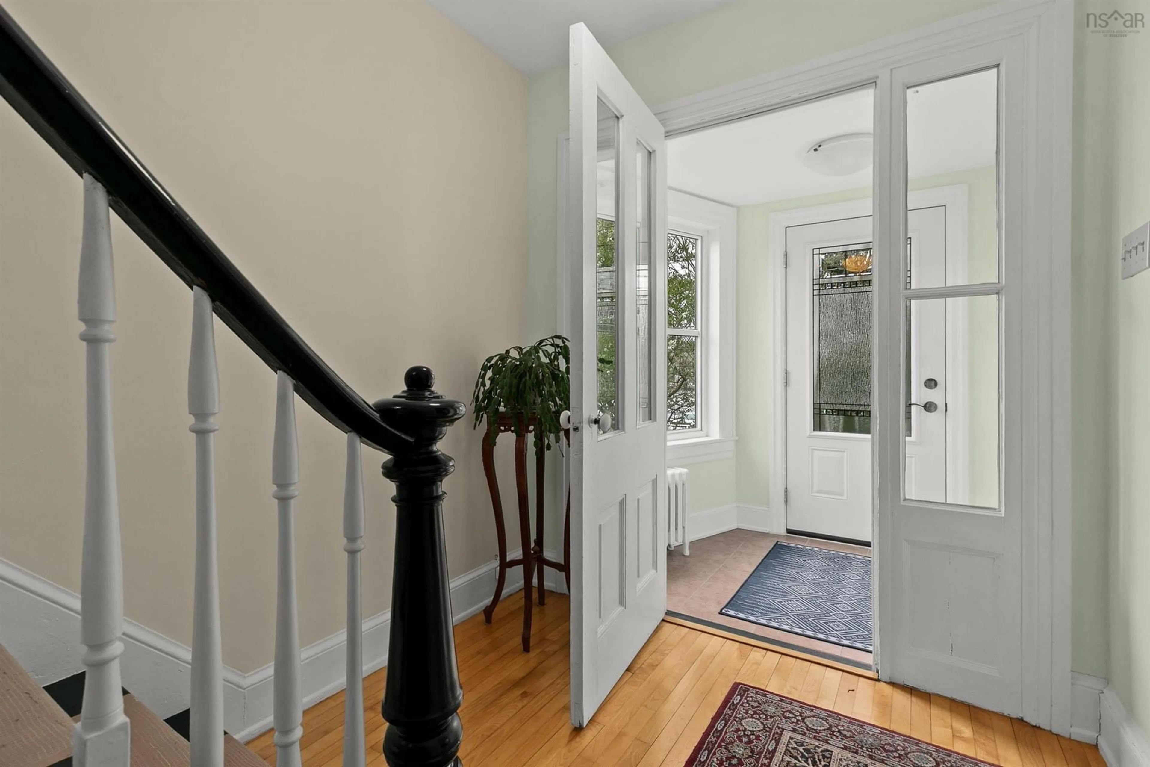 Indoor entryway for 10317 St Margarets Bay Rd, Hubbards Nova Scotia B0J 1T0