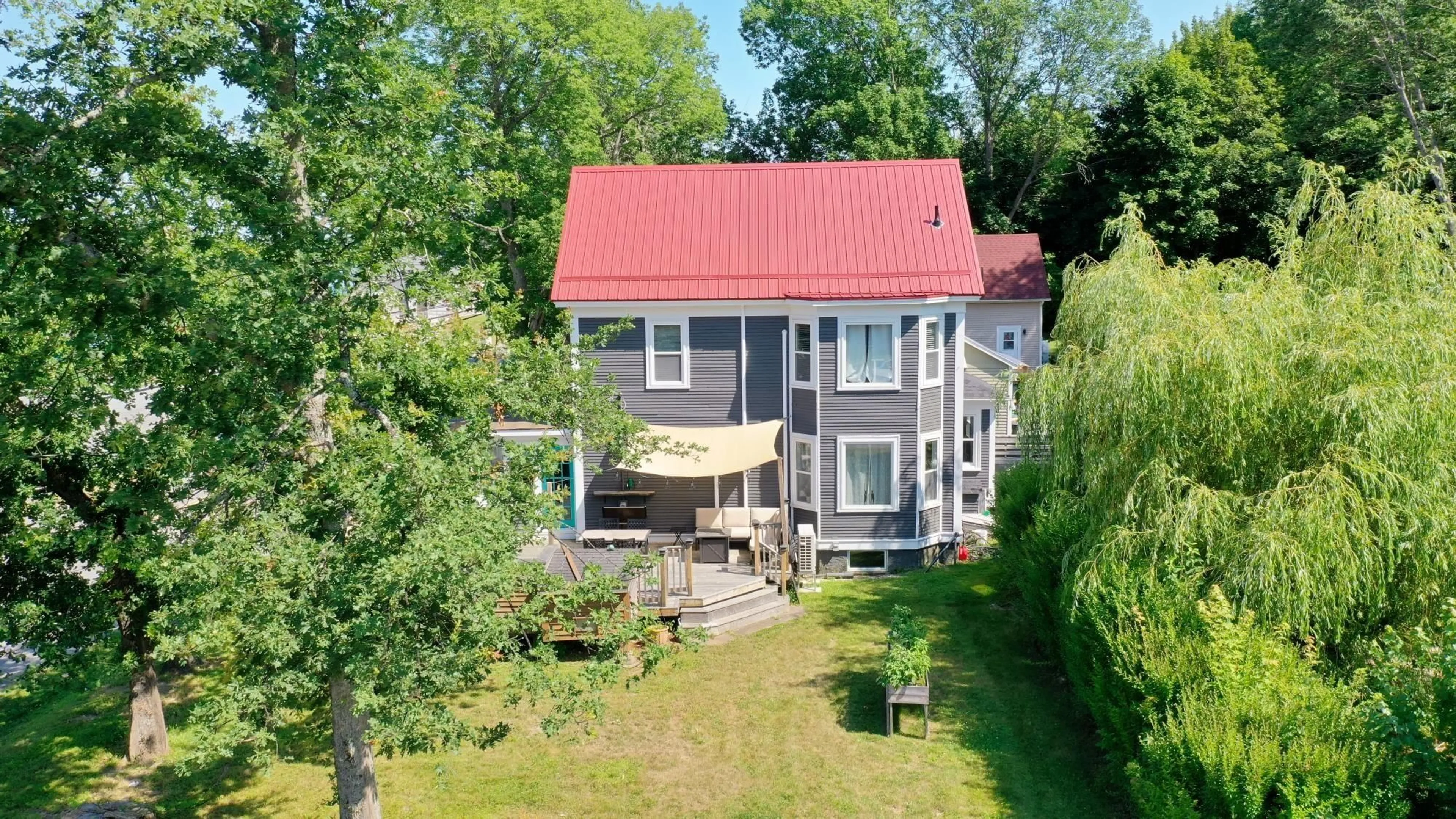 A pic from outside/outdoor area/front of a property/back of a property/a pic from drone, unknown for 185 King St, Bridgewater Nova Scotia B4V 1A5